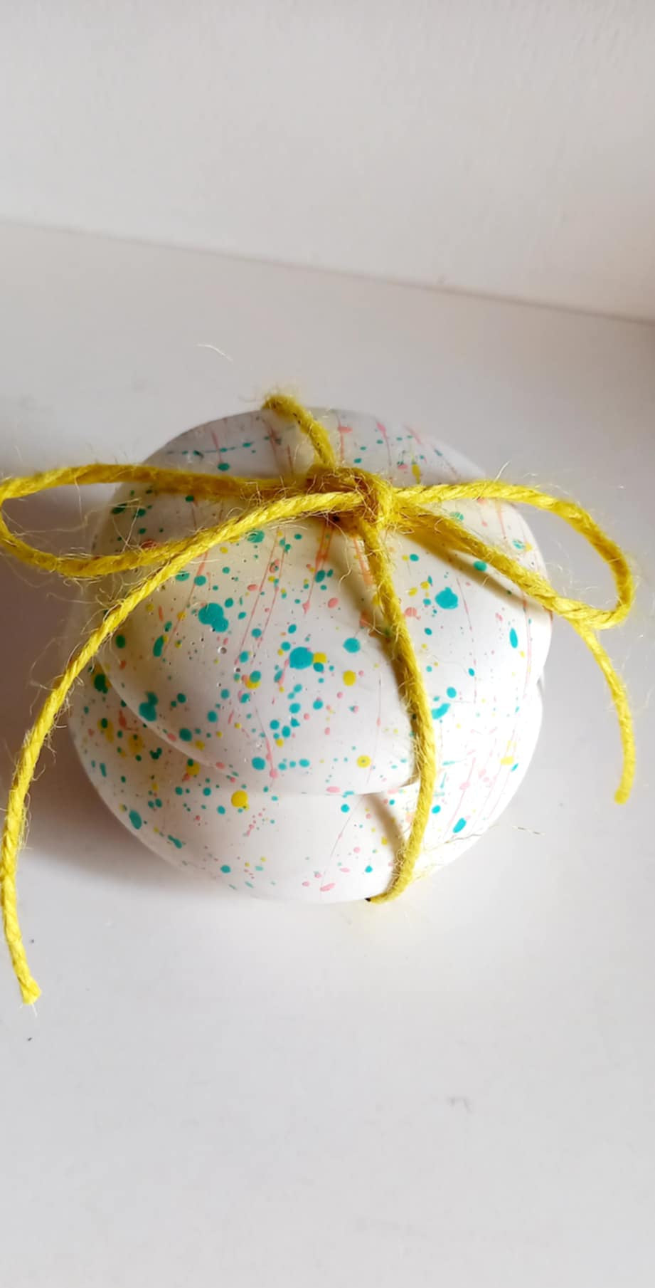 Μπομπονιέρα βάπτισης κεραμική μπιζουτιέρα με πιτσίλες