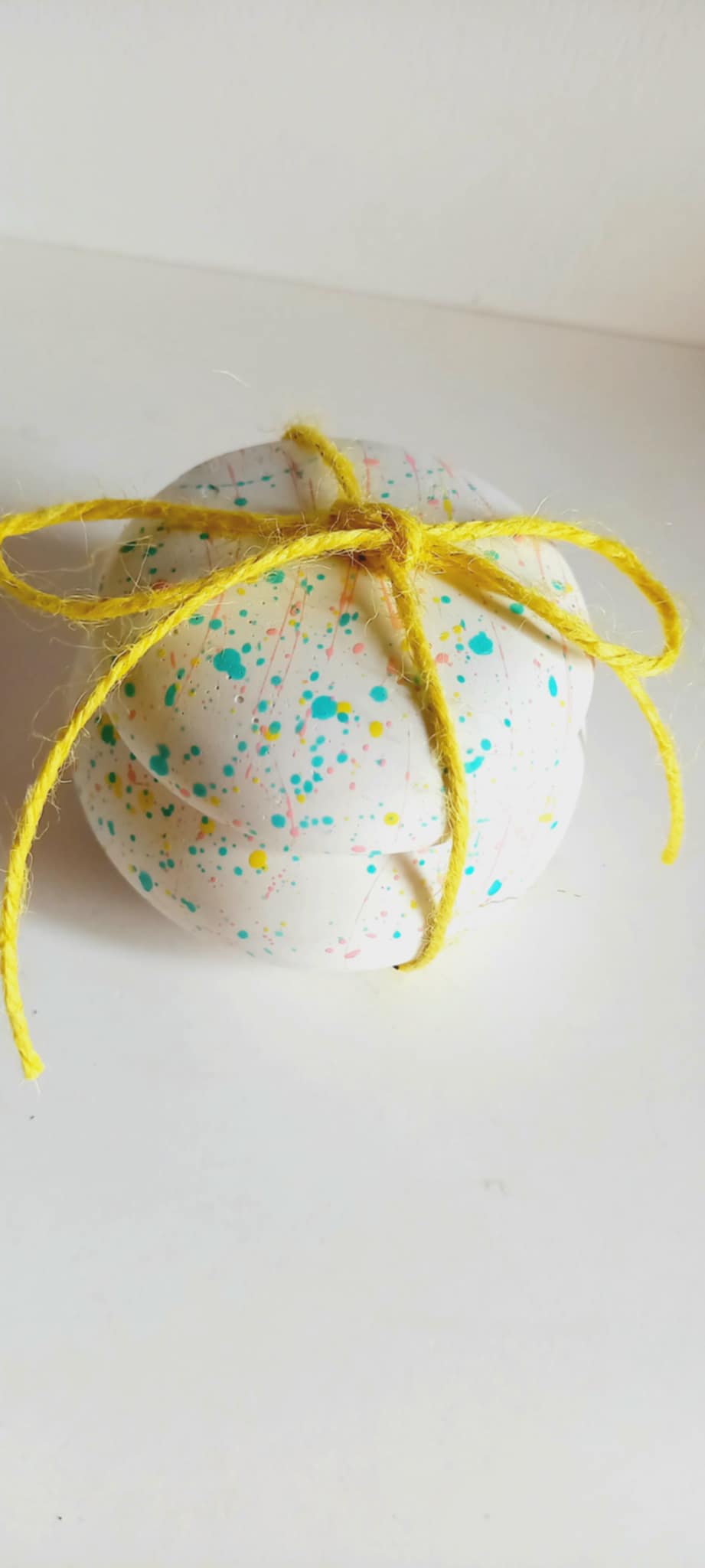 Μπομπονιέρα βάπτισης κεραμική μπιζουτιέρα με πιτσίλες