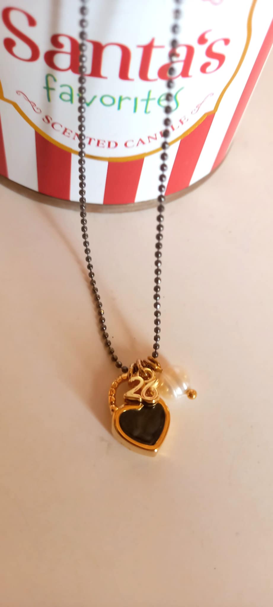 Κολιέ - γούρι με καρδιά και μοτίφ "26"