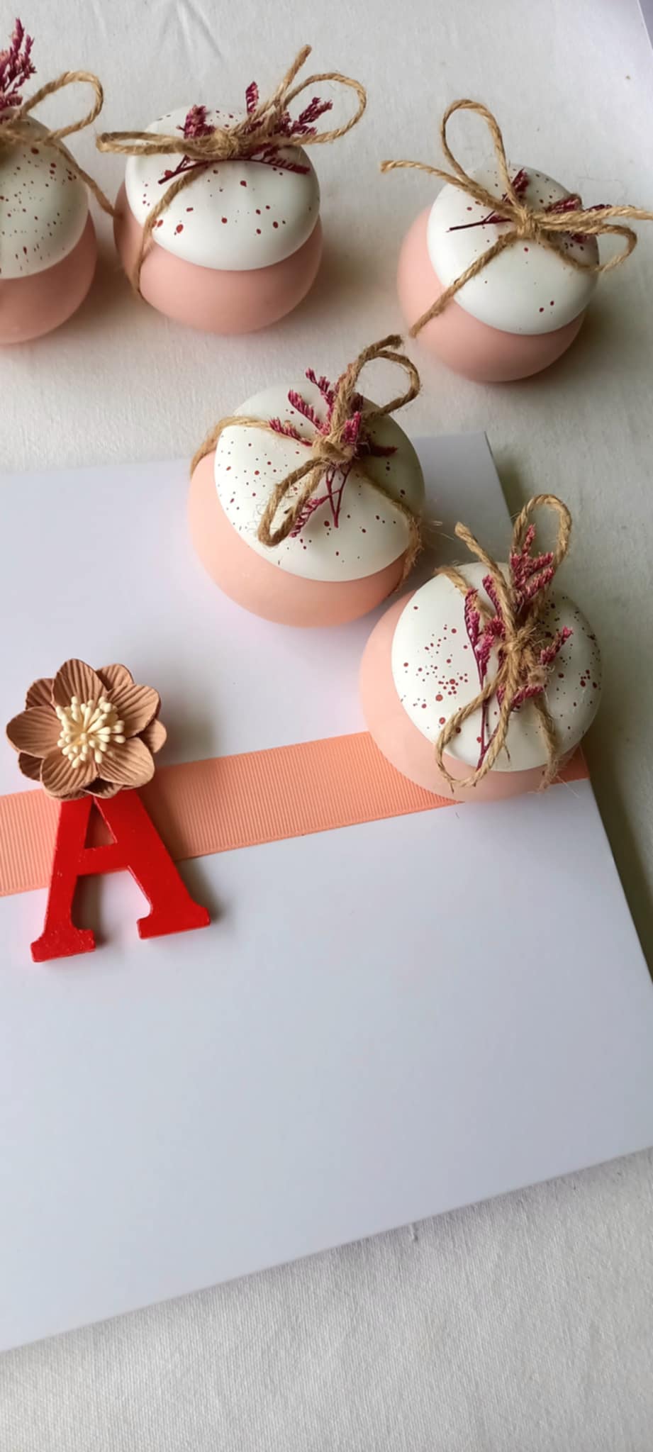 Βιβλίο ευχών με λουλούδι και μονόγραμμα