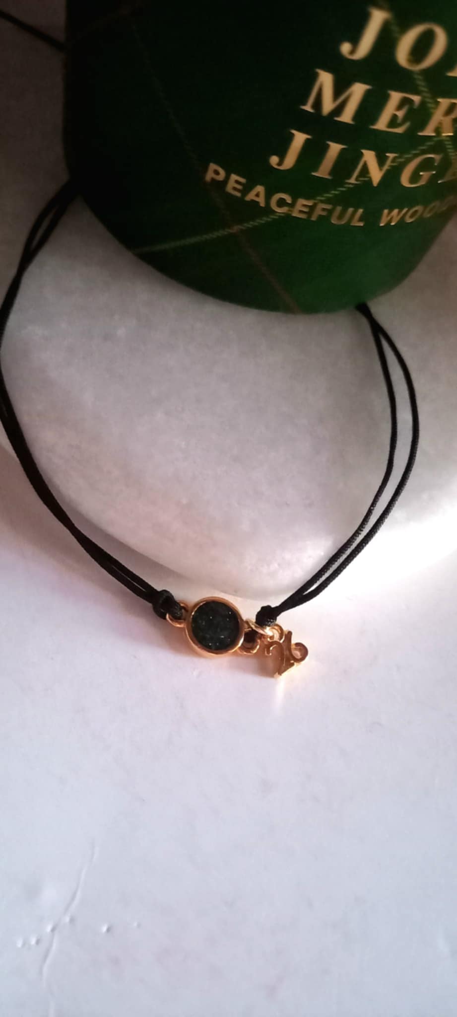 Βραχιόλι - γούρι 2026 με λαμπερό μοτίφ