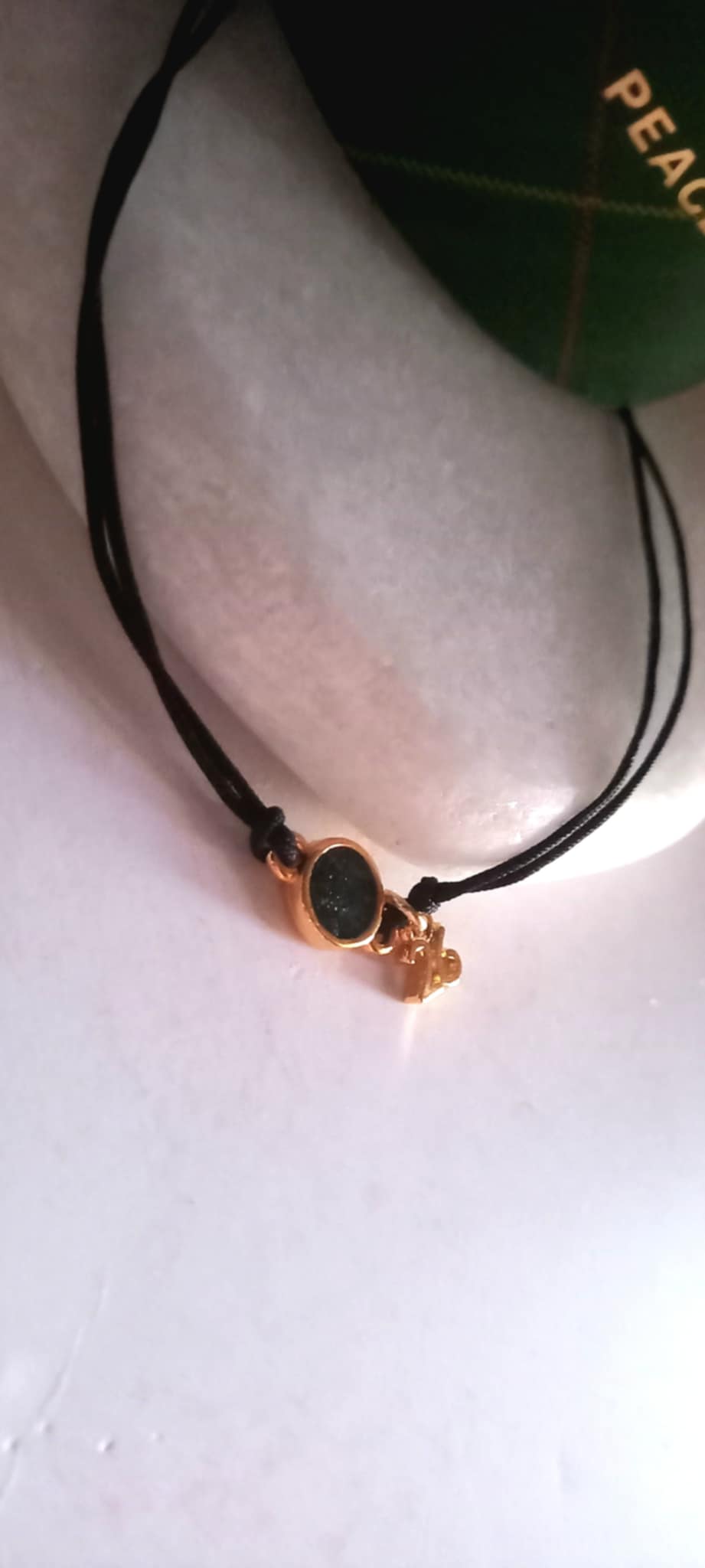 Βραχιόλι - γούρι 2026 με λαμπερό μοτίφ