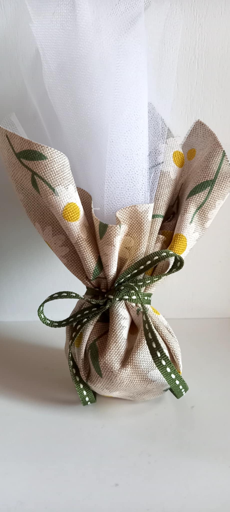 Μπομπονιέρα βάπτισης με θέμα μαργαρίτες