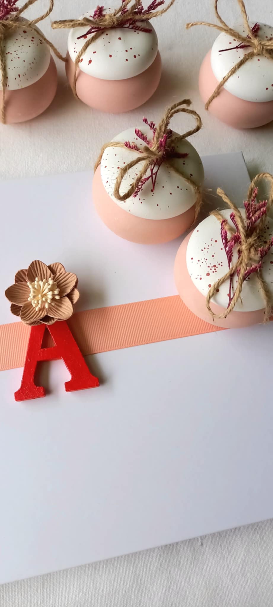 Βιβλίο ευχών με λουλούδι και μονόγραμμα