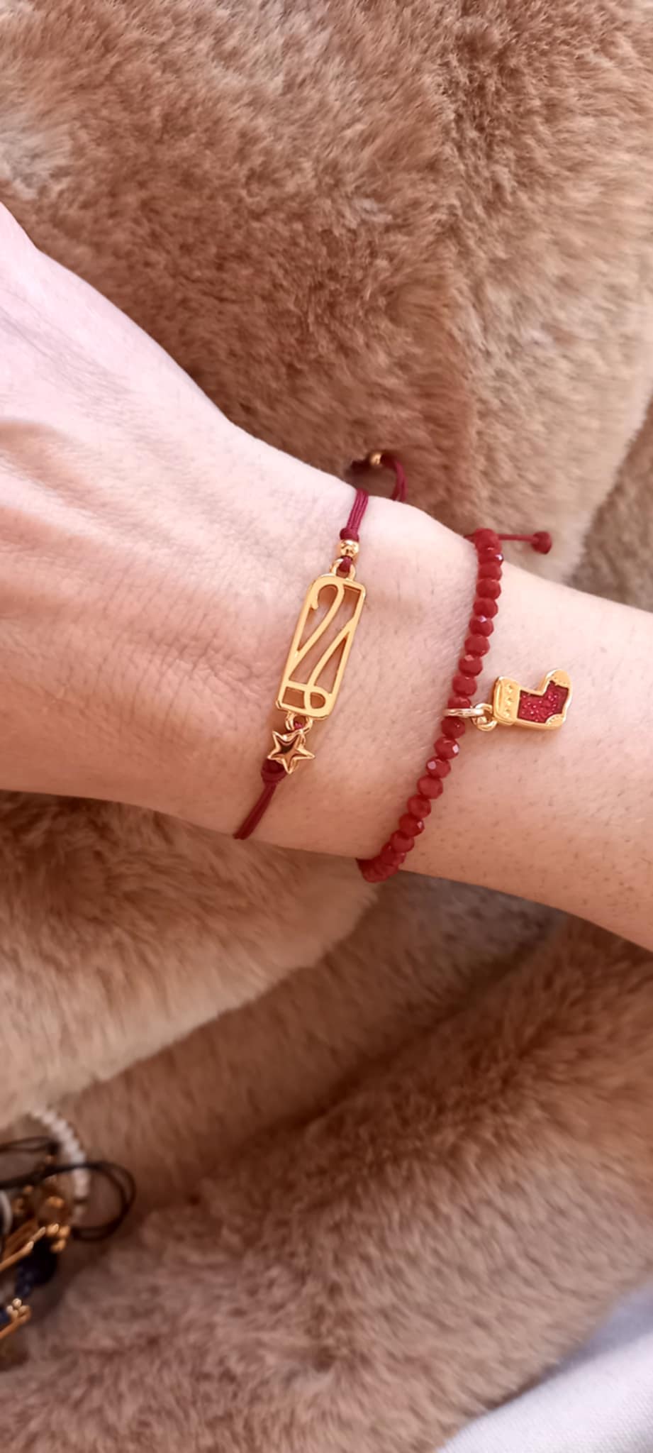 Βραχιόλι - γούρι 2026 με επιχρυσωμένο στοιχείο και αστέρι