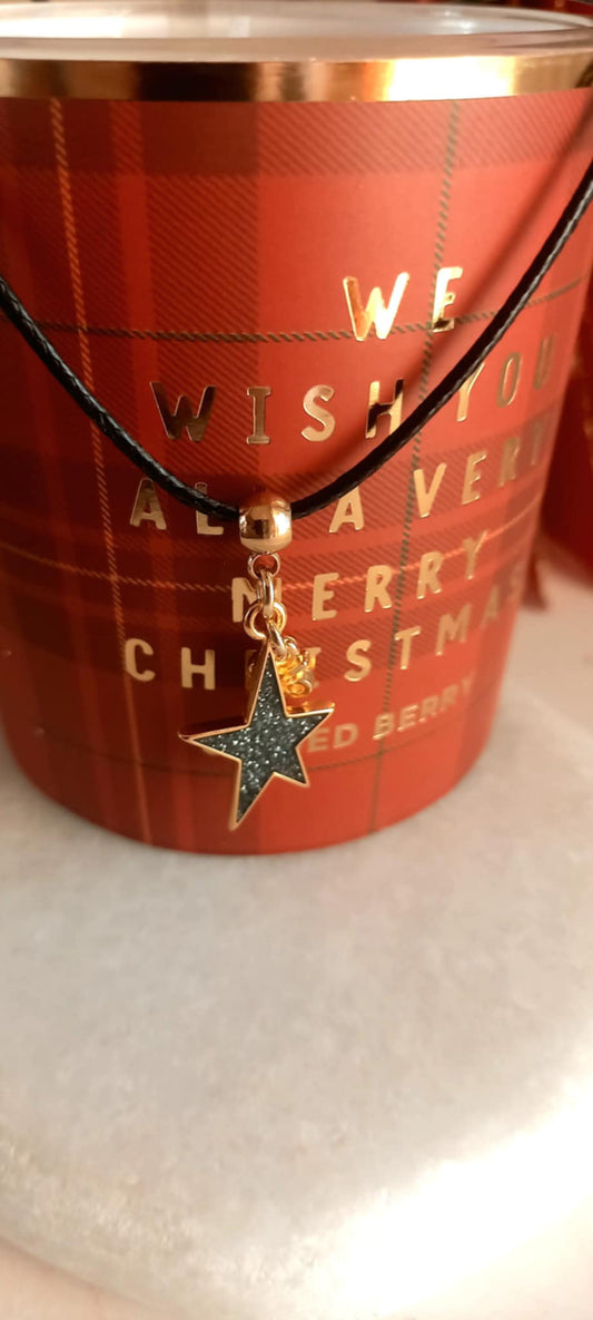 Κολιέ με κορδόνι και μοτίφ αστέρι