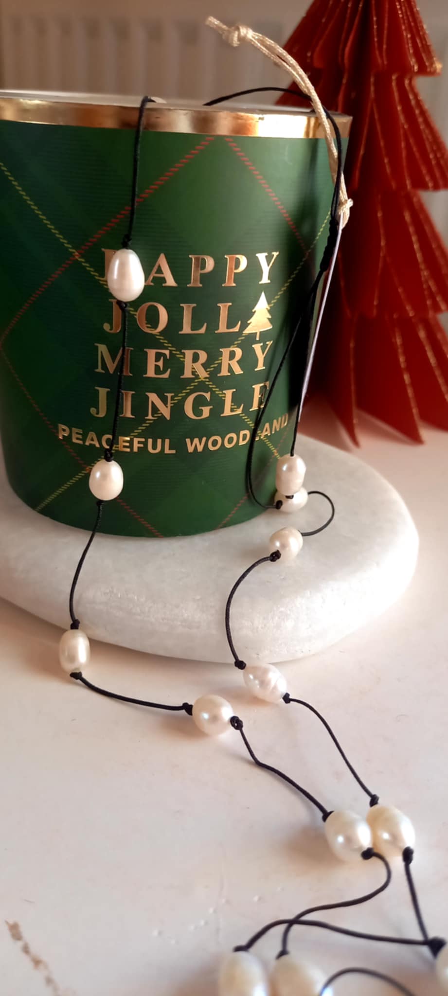 Fresh waterpearl necklace with black cord