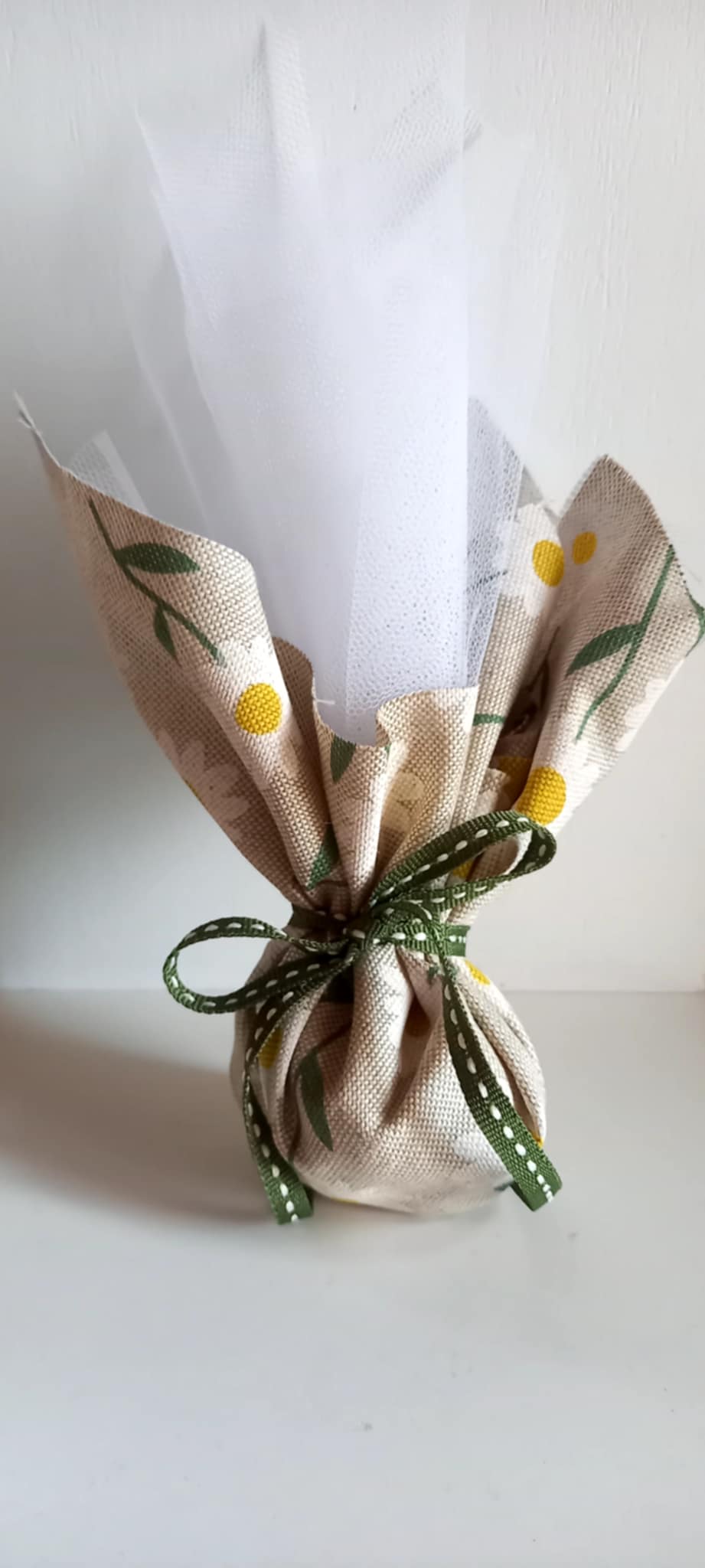 Μπομπονιέρα βάπτισης με θέμα μαργαρίτες