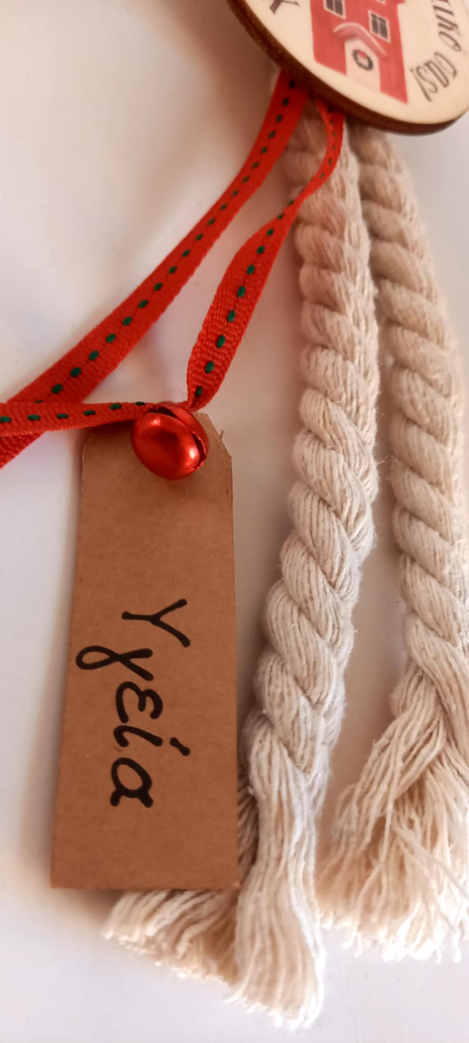 Κρεμαστό γούρι με ξύλινο στοιχείο