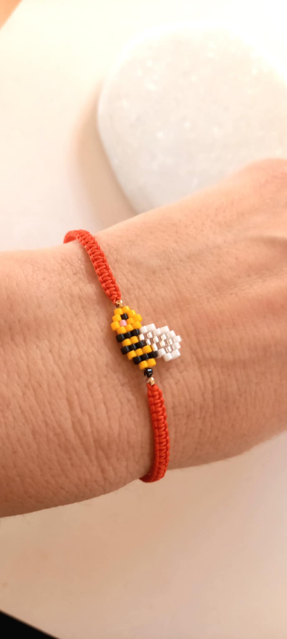 Βραχιόλι μαρτάκι με μοτίφ μελισσούλα