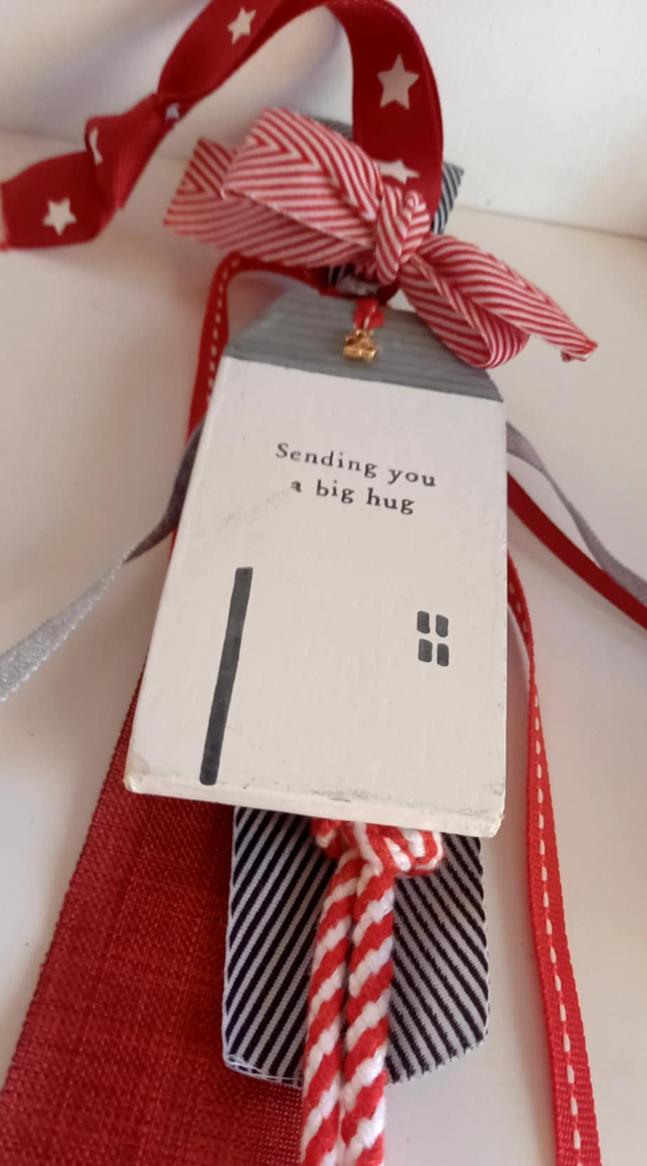 Κρεμαστό γούρι με ξύλινο σπιτάκι