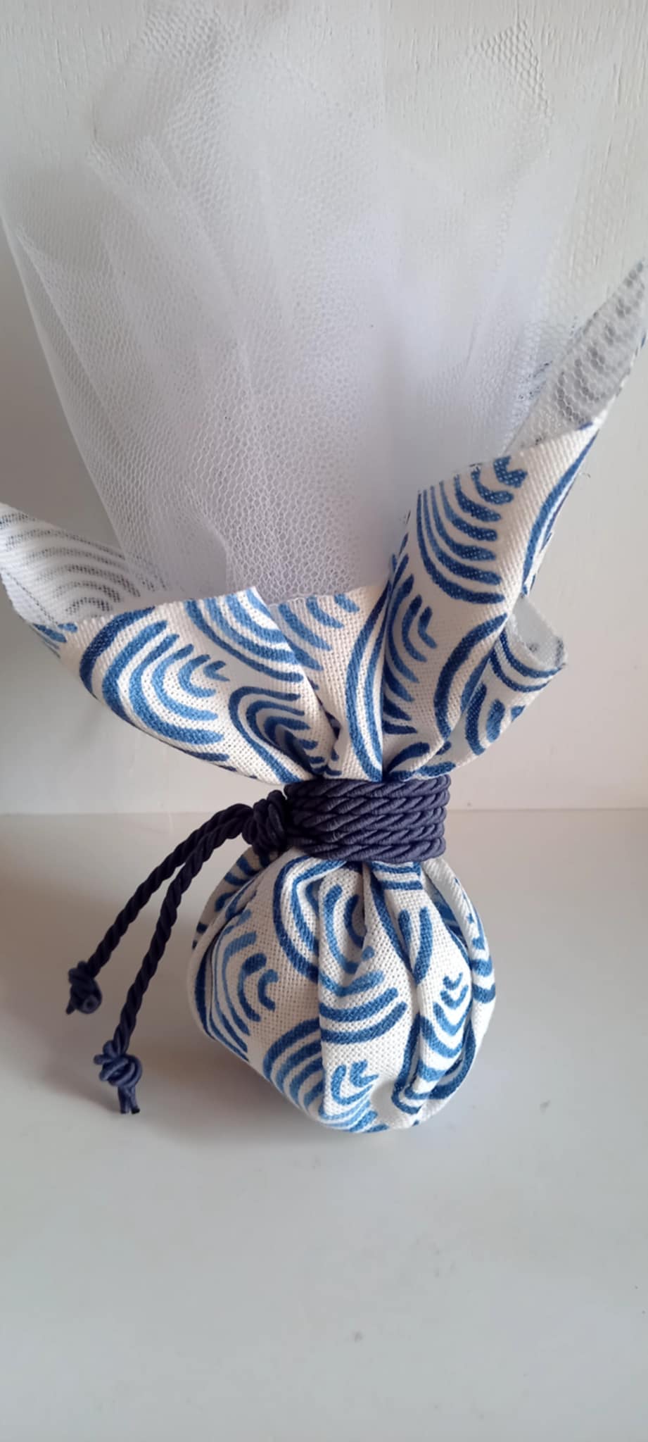 Μπομπονιέρα βάπτισης με μπλε μοτίβο