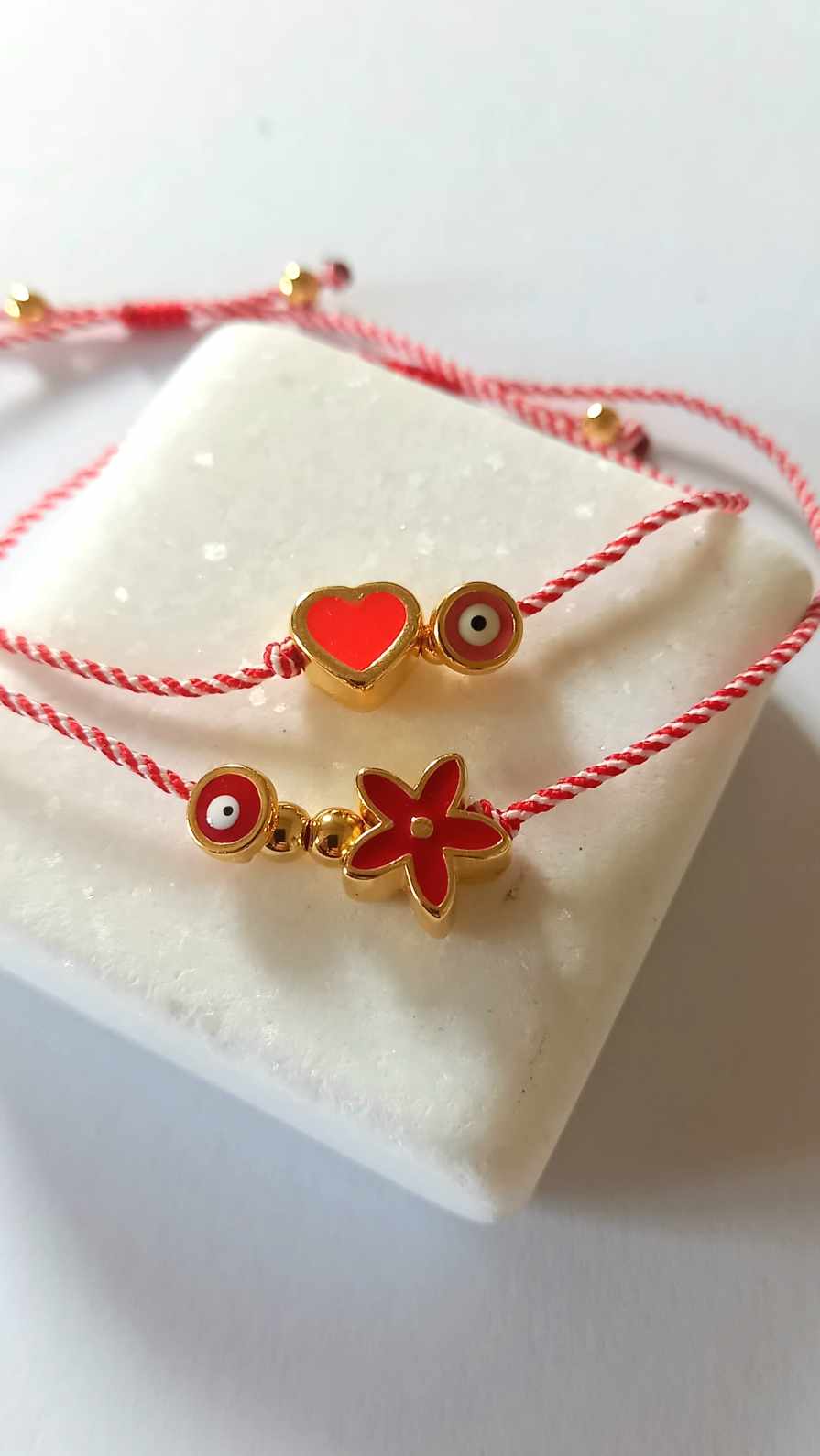 Χειροποίητο βραχιόλι μαρτάκι με επιχρυσωμένο λουλούδι και μάτι