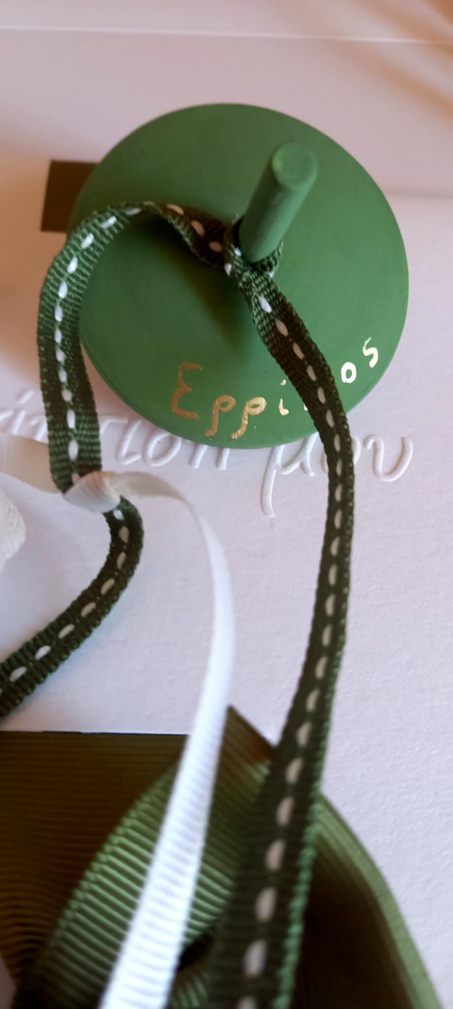 Μπομπονιέρα βάπτισης ξύλινη σβούρα με όνομα