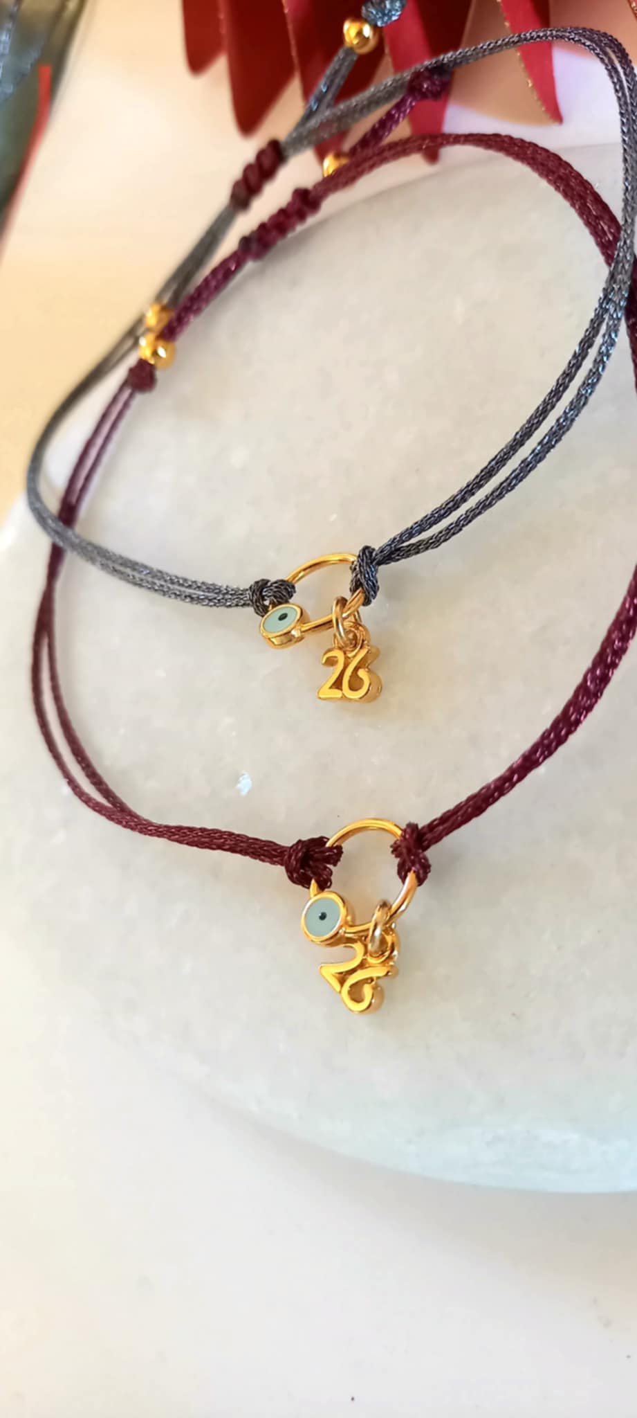 Βραχιόλι γούρι 2026 με επιχρυσωμένα στοιχεία