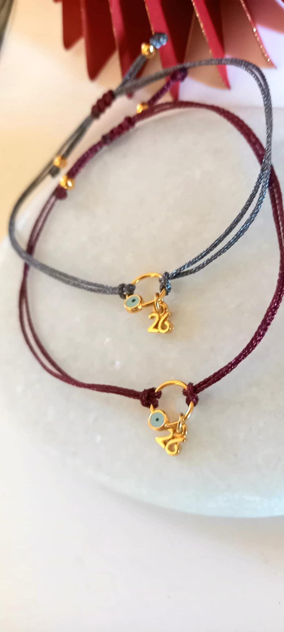 Βραχιόλι γούρι 2026 με επιχρυσωμένα στοιχεία