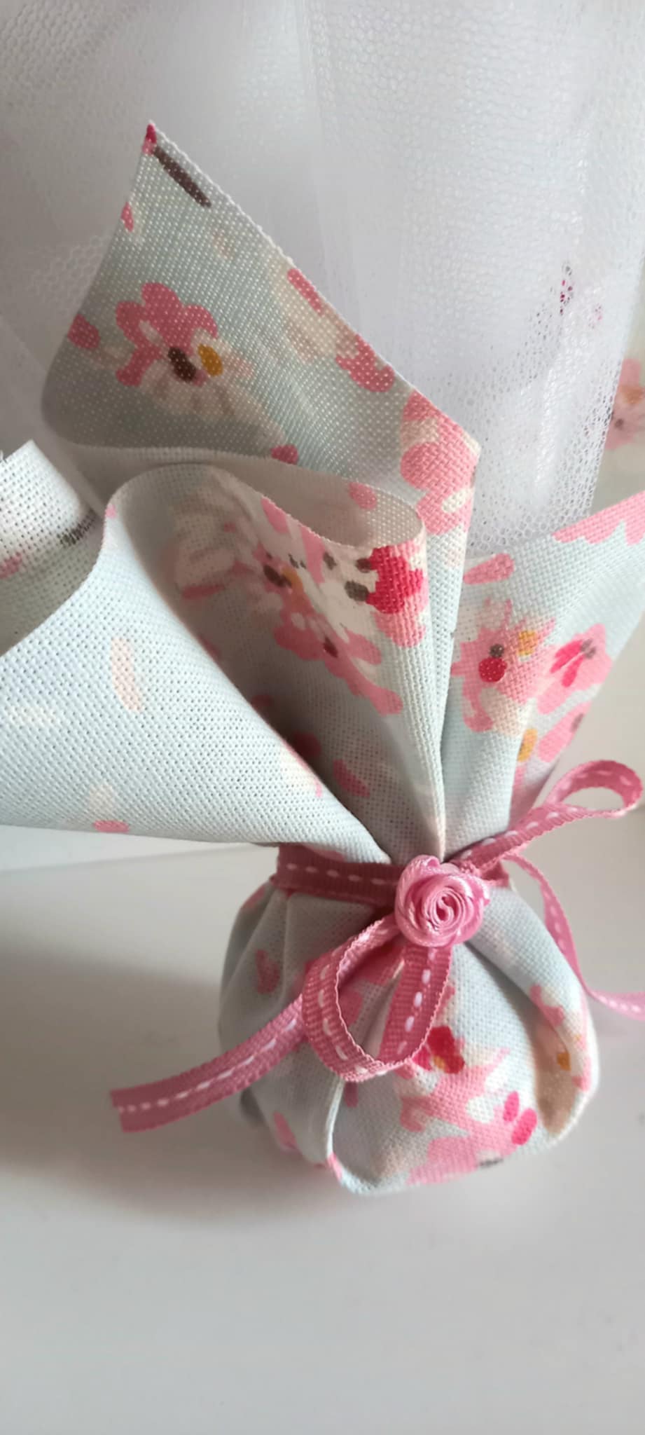 Μπομπονιέρα βάπτισης με φλοράλ μοτίβο