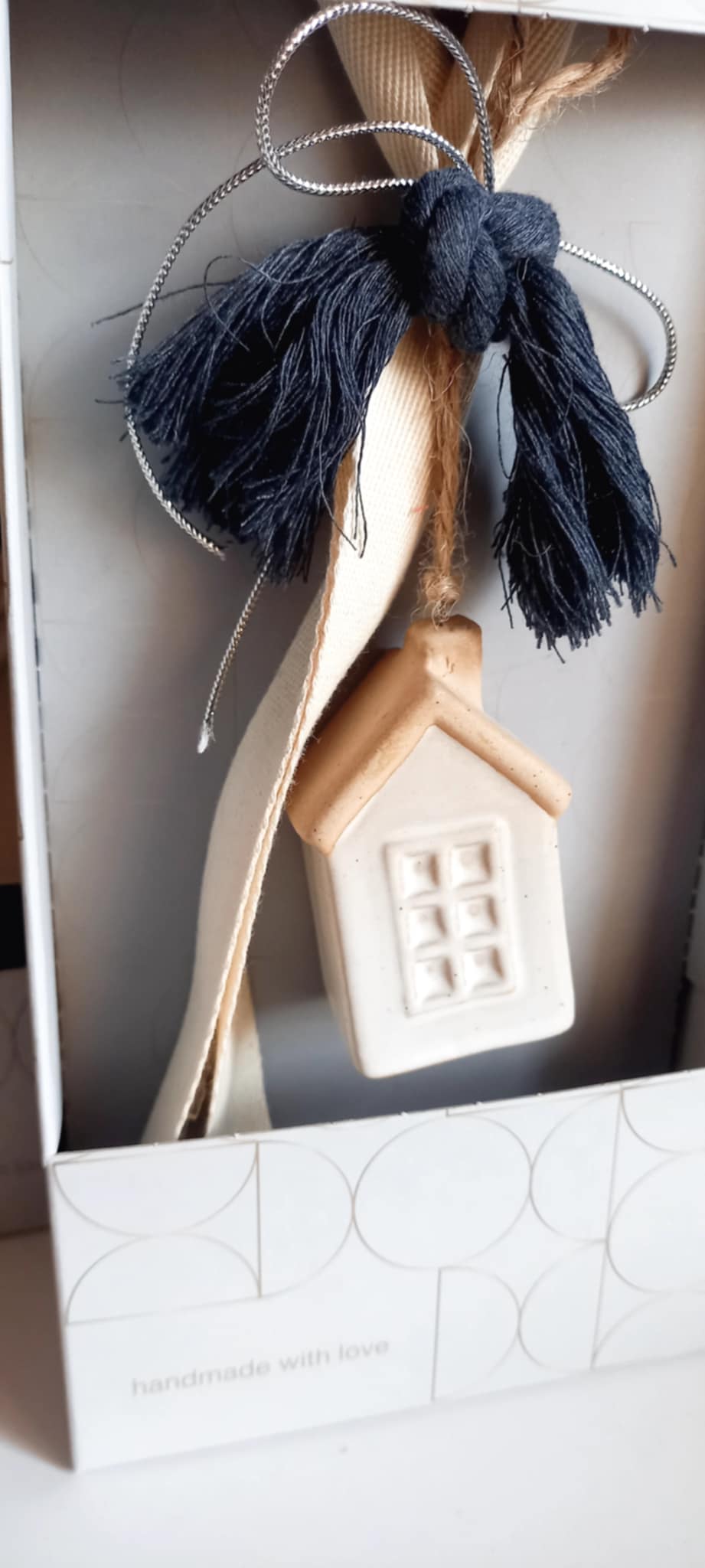 Γούρι 2026 κεραμικό σπιτάκι σε κουτί