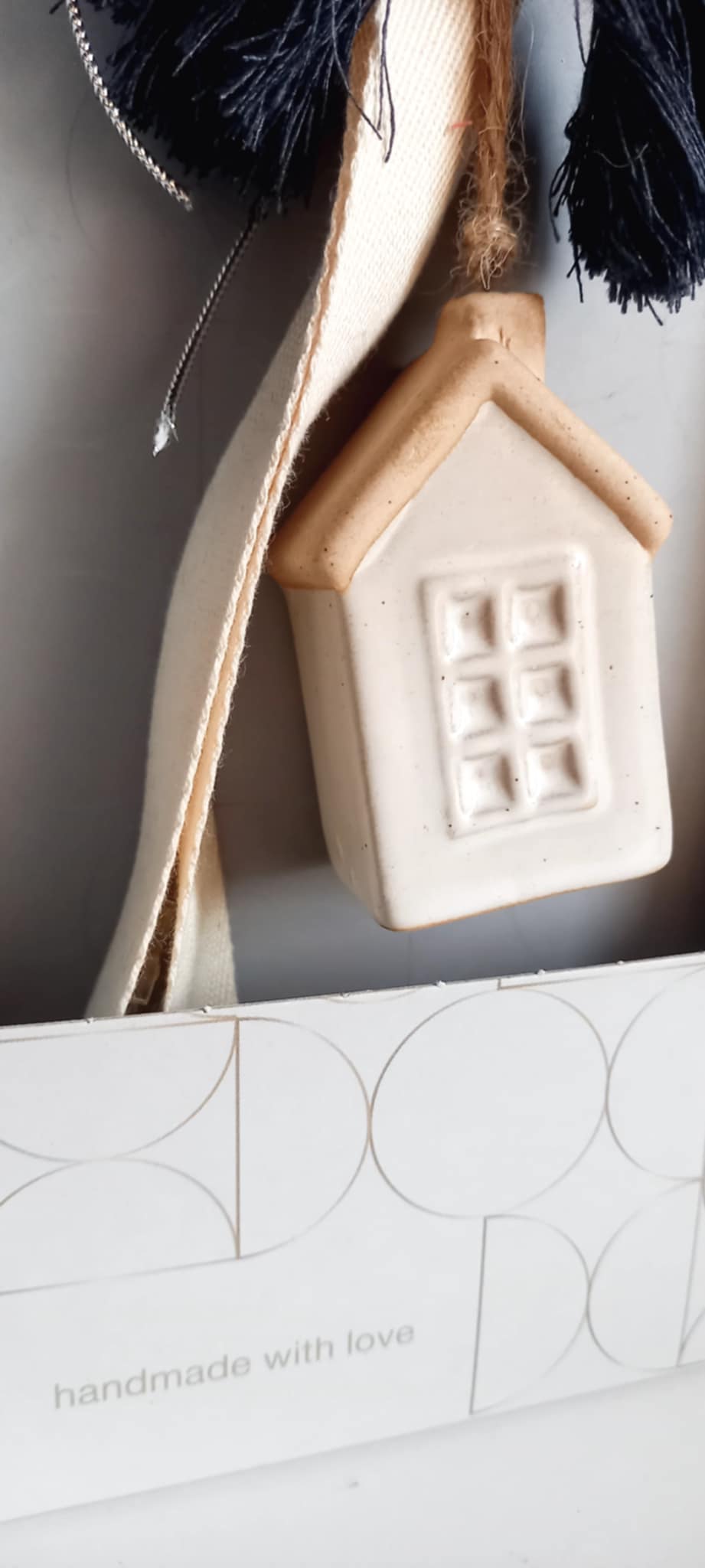Γούρι 2026 κεραμικό σπιτάκι σε κουτί
