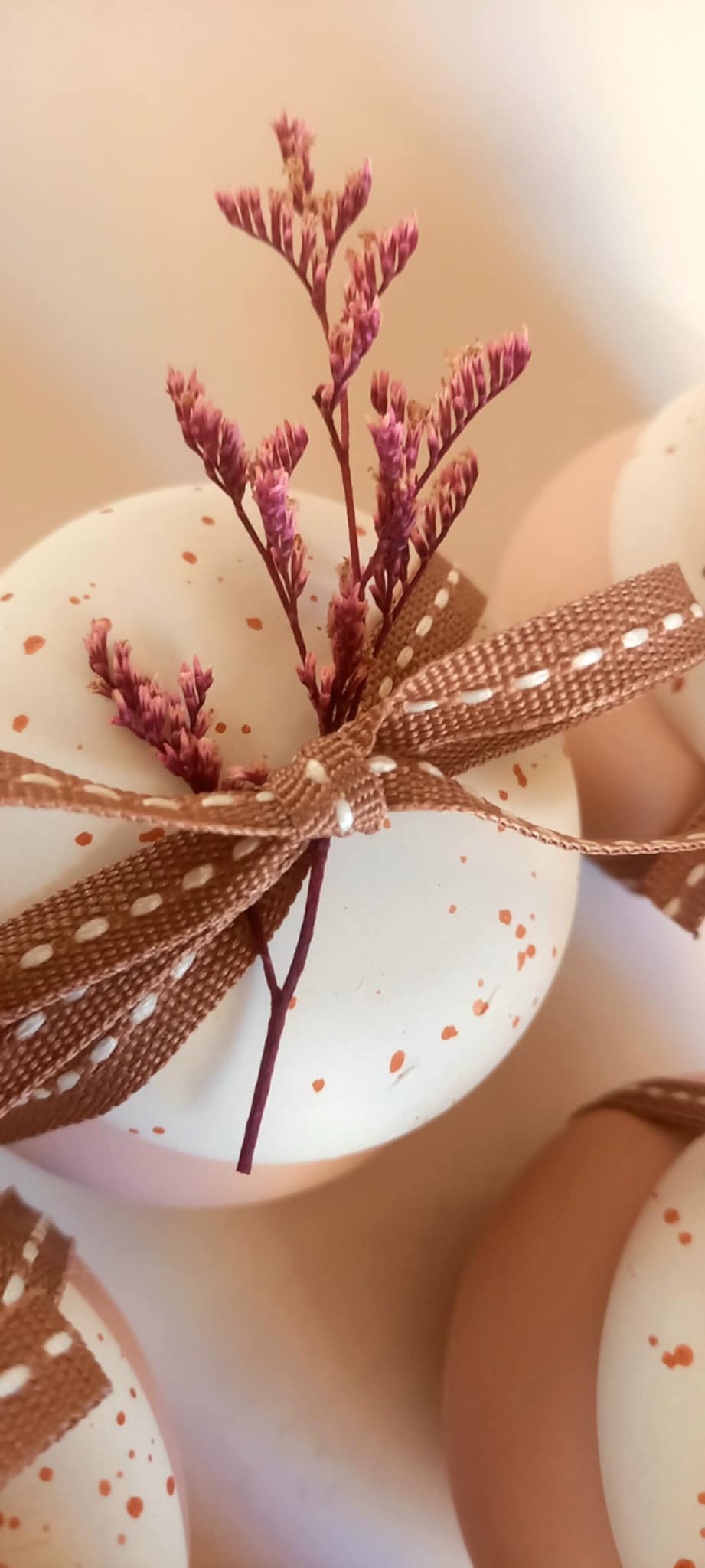 Μπομπονιέρα βάπτισης μπιζουτιέρα με αποξηραμένο λουλούδι