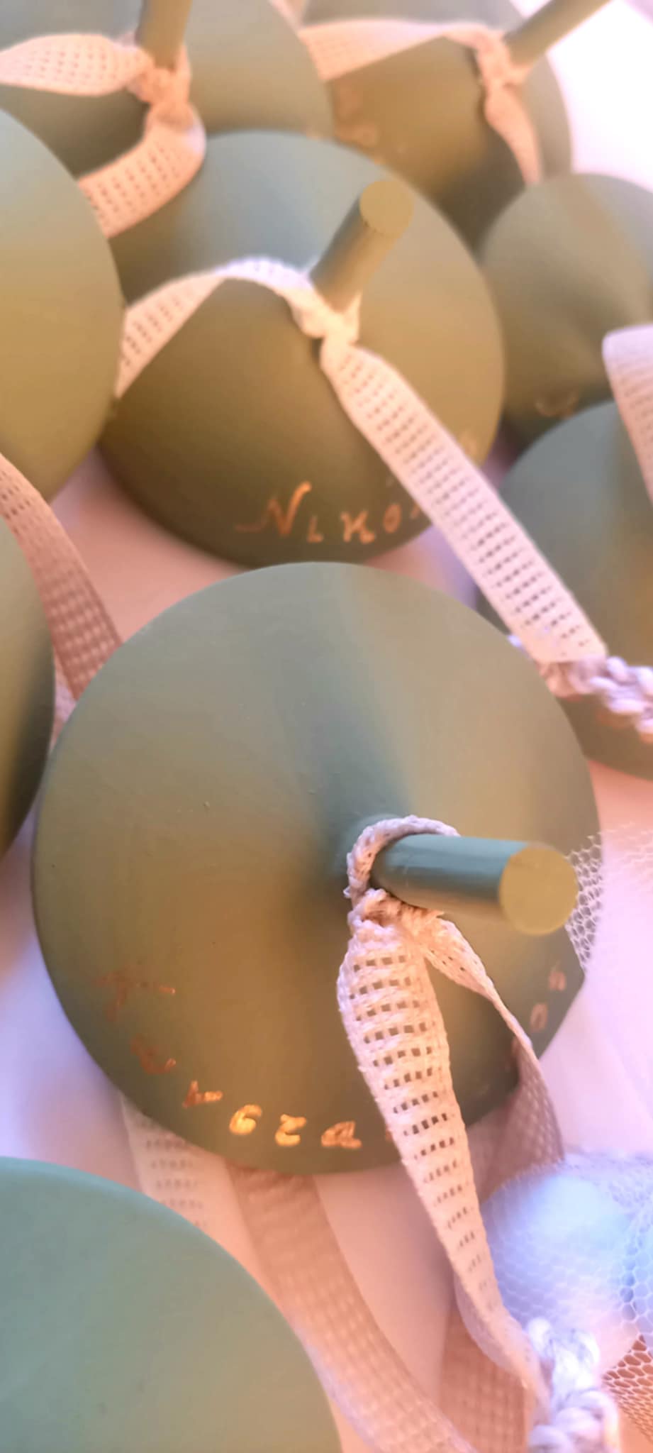 Μπομπονιέρα βάπτισης σβούρα με όνομα