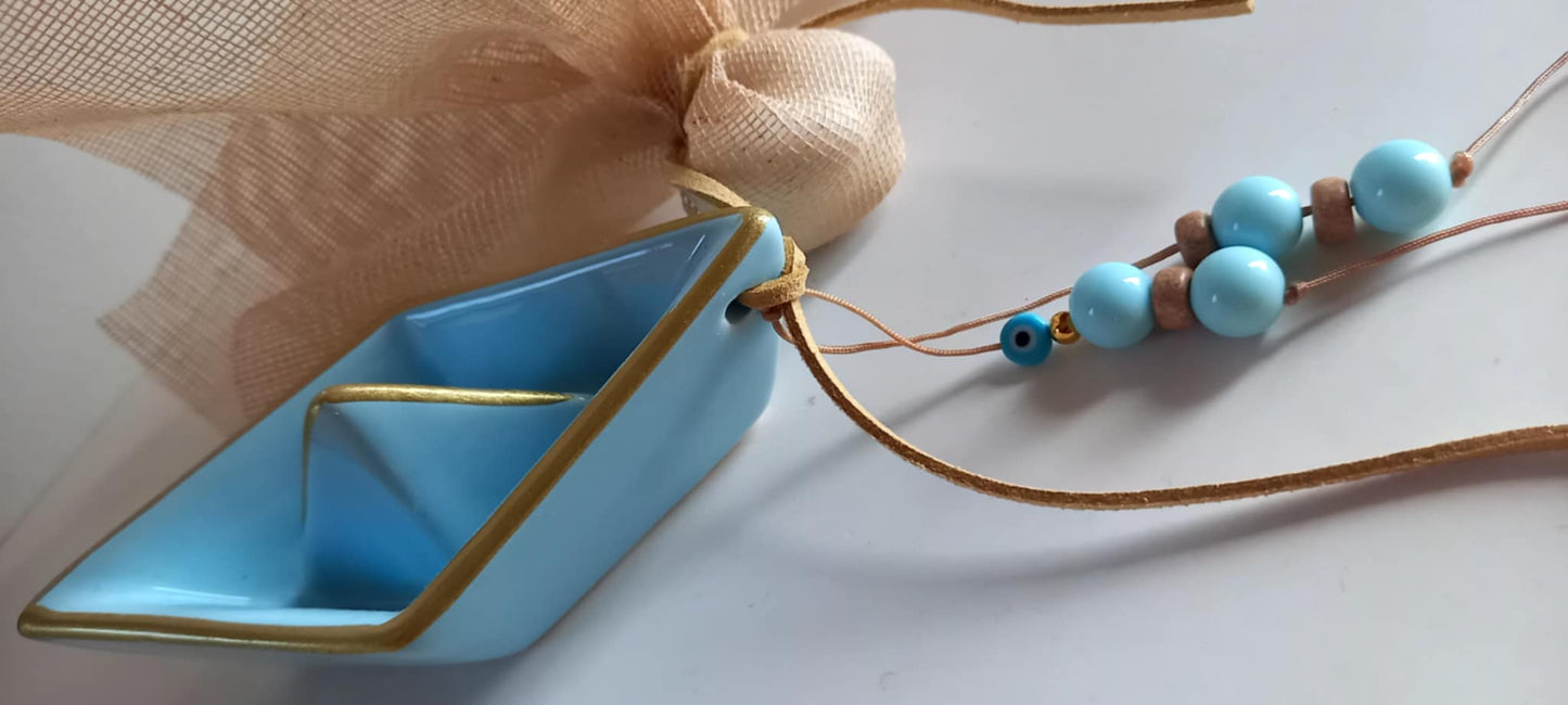 Μπομπονιέρα βάπτισης κεραμικό καράβι με χάντρες