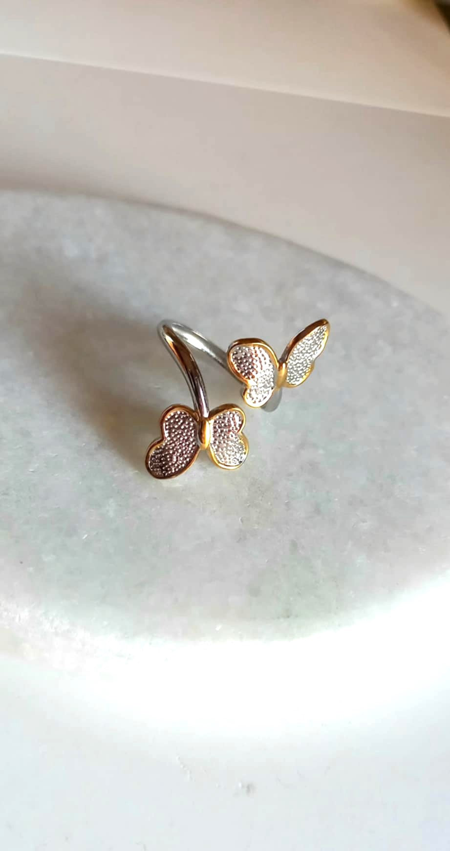 Δαχτυλίδι από ατσάλι με πεταλούδες