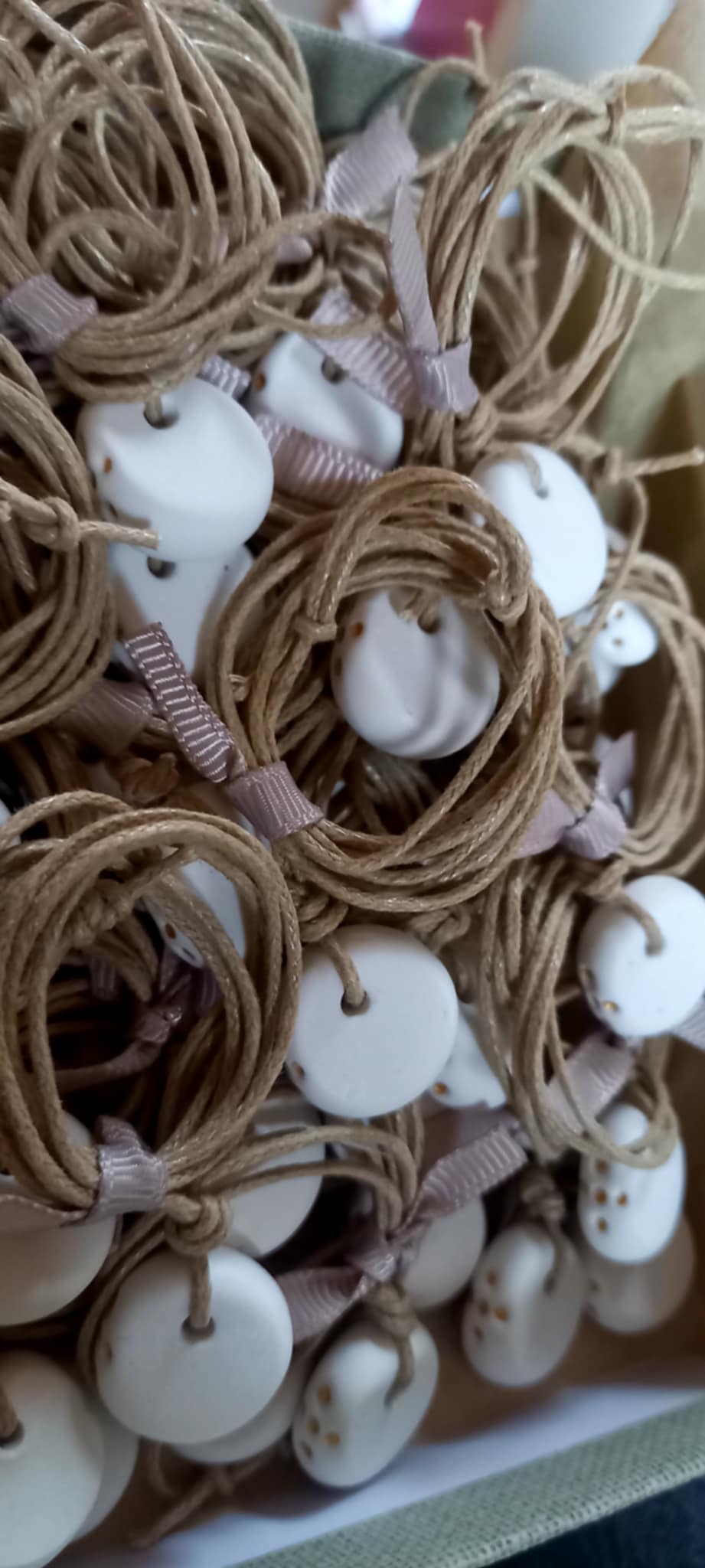 Μαρτυρικό για το λαιμό με υφή πορσελάνης