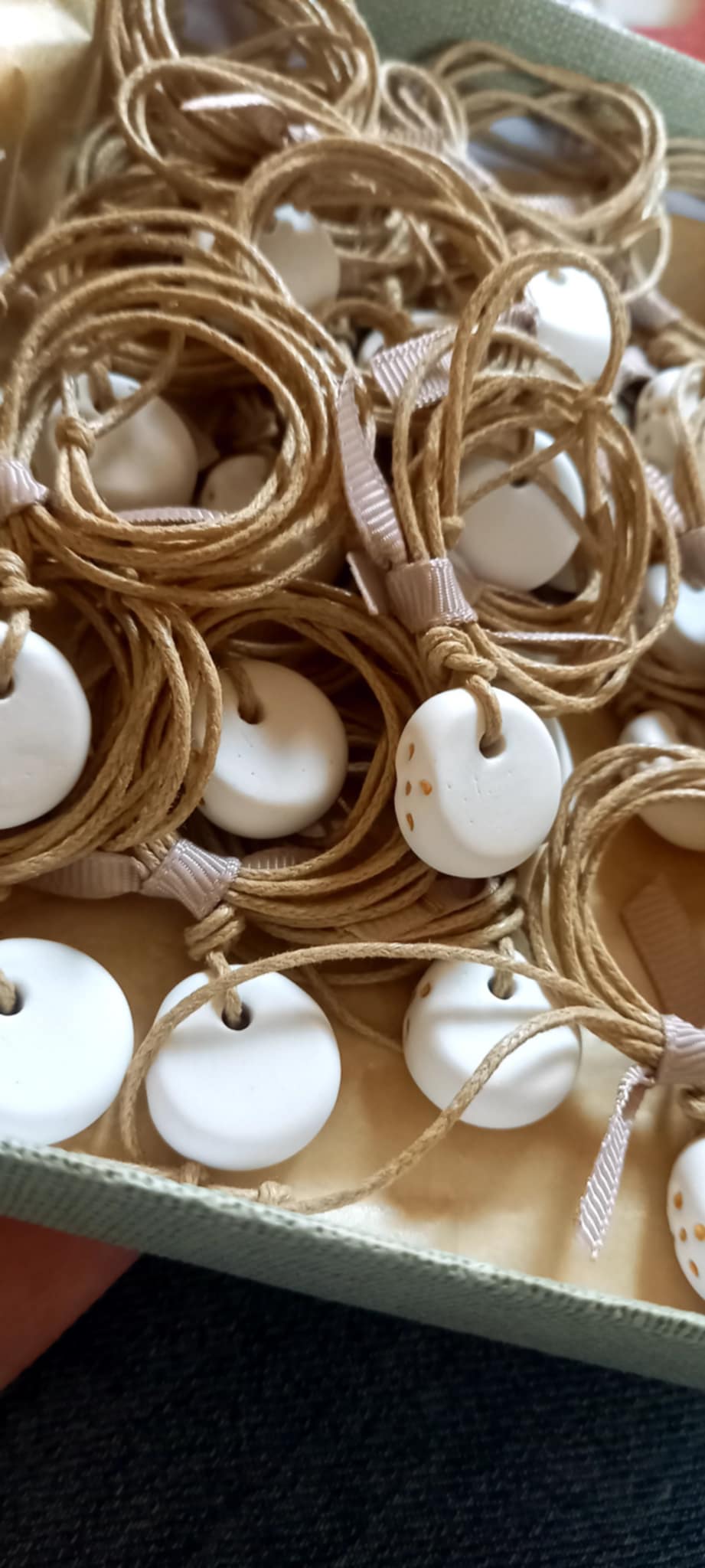 Μαρτυρικό για το λαιμό με υφή πορσελάνης