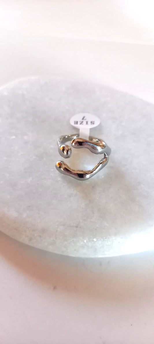 Δαχτυλίδι από ατσάλι με ιδιαίτερο σχέδιο