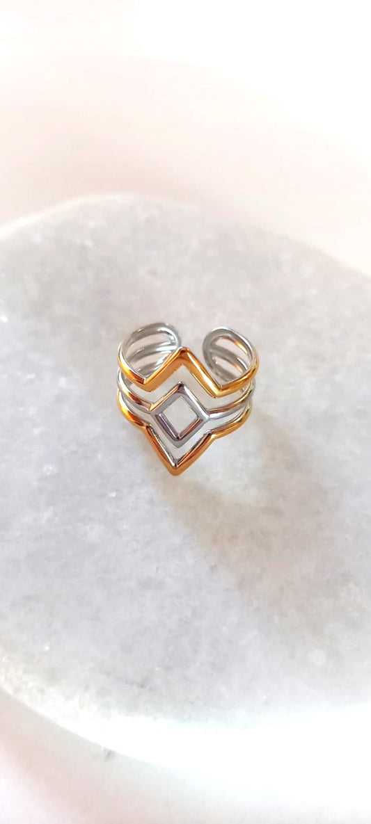 Κομψό δαχτυλίδι από ατσάλι σε διχρωμία