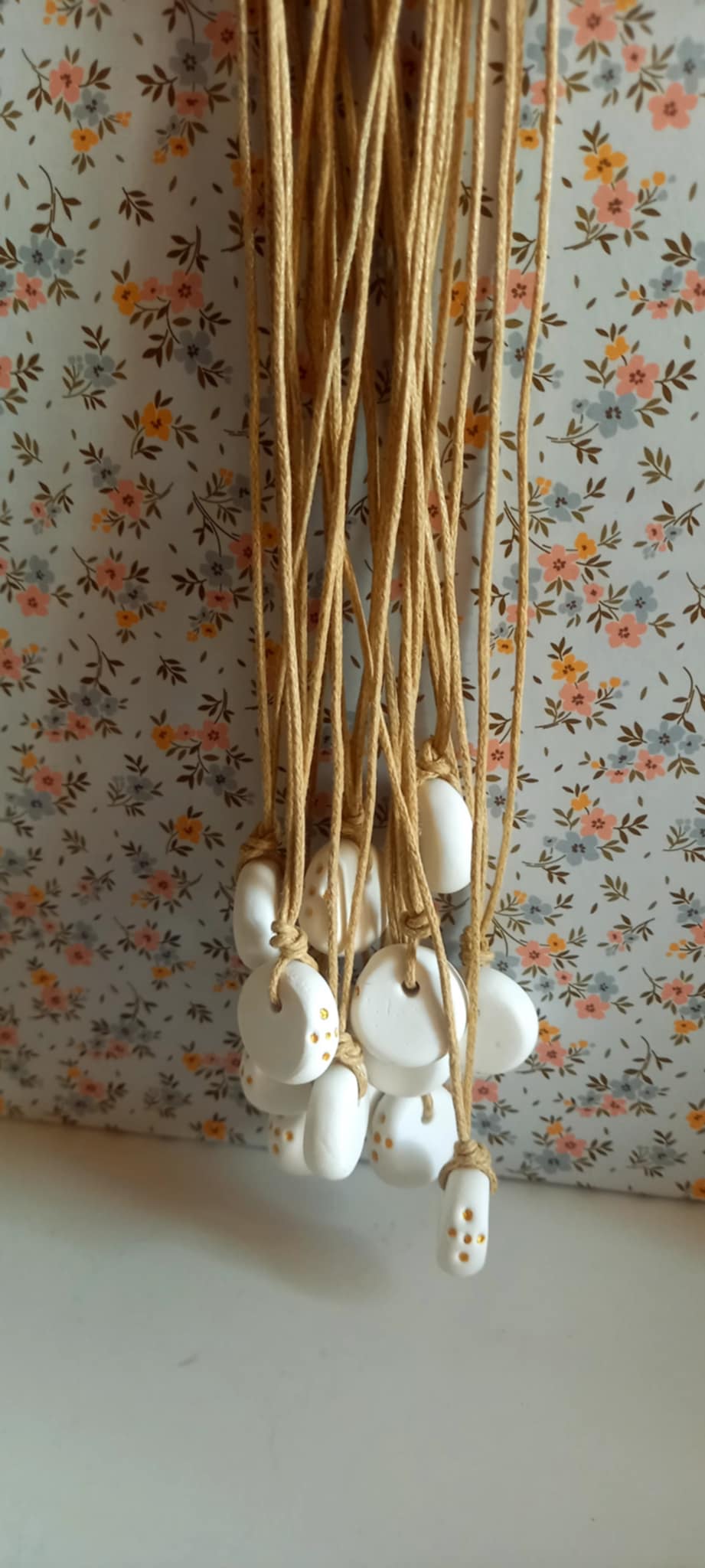 Μαρτυρικό για το λαιμό με υφή πορσελάνης