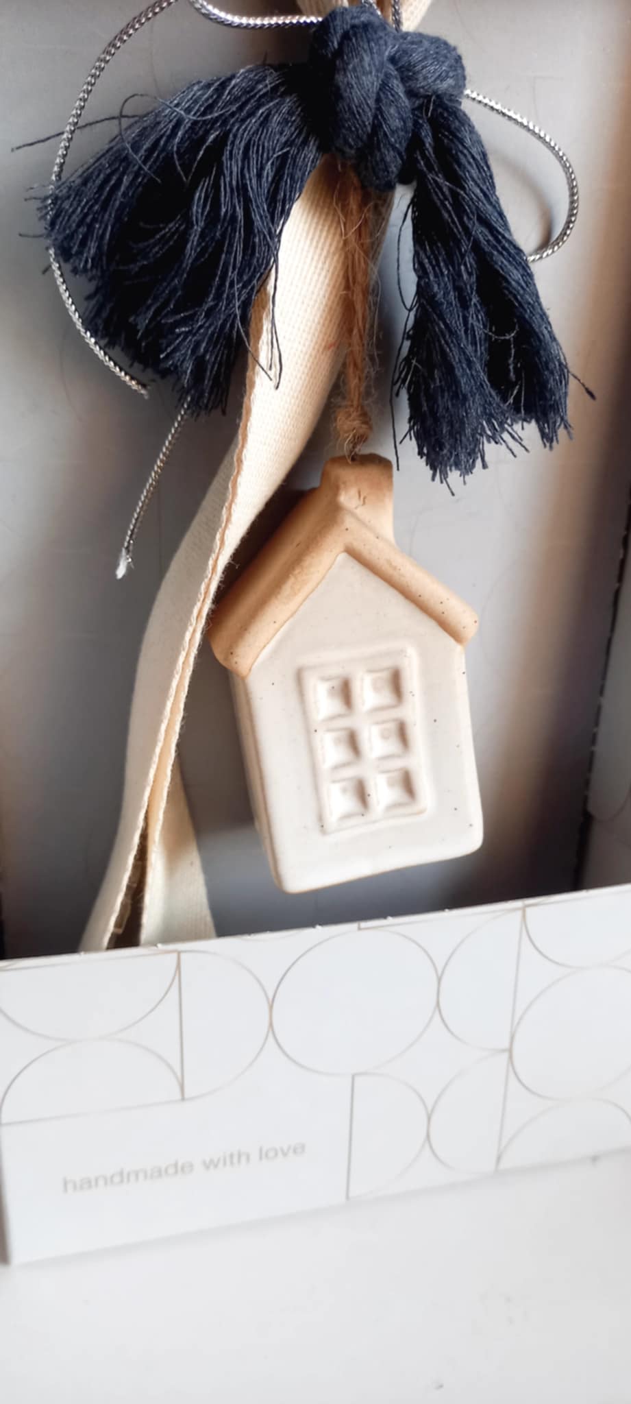 Γούρι 2026 κεραμικό σπιτάκι σε κουτί