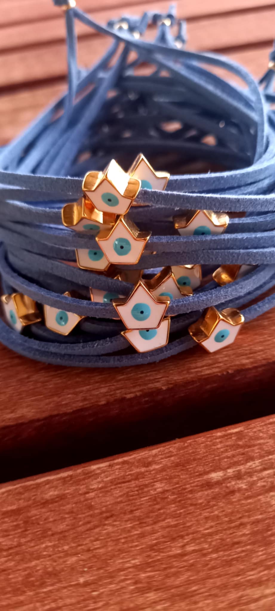 Μαρτυρικό βραχιόλι με καστόρι και επιχρυσωμένο καραβάκι