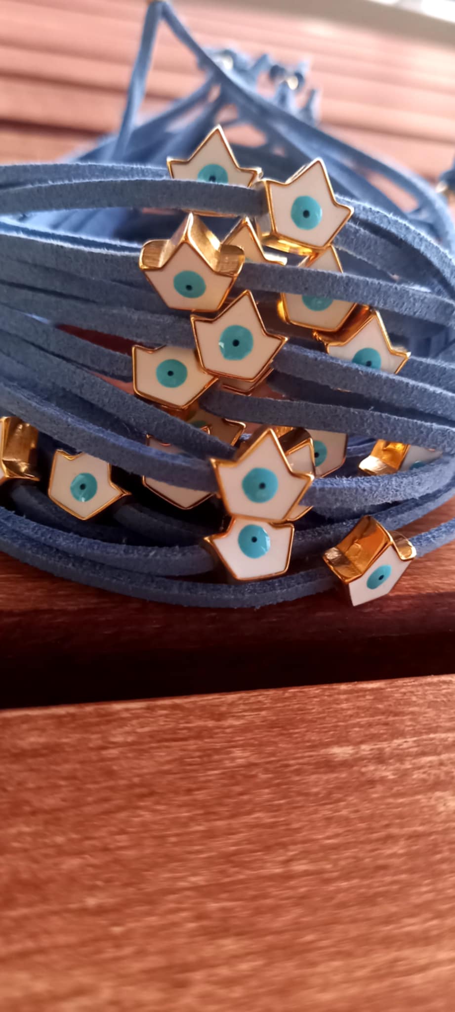 Μαρτυρικό βραχιόλι με καστόρι και επιχρυσωμένο καραβάκι