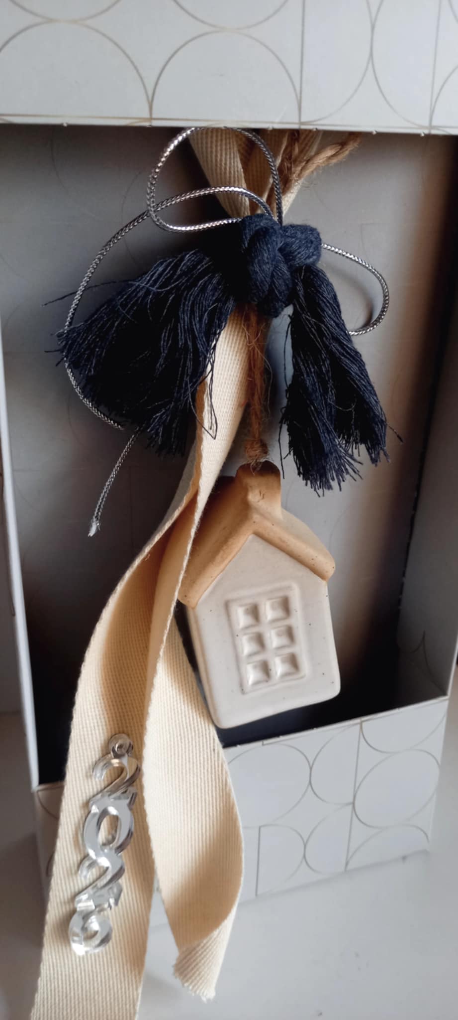 Γούρι 2026 κεραμικό σπιτάκι σε κουτί