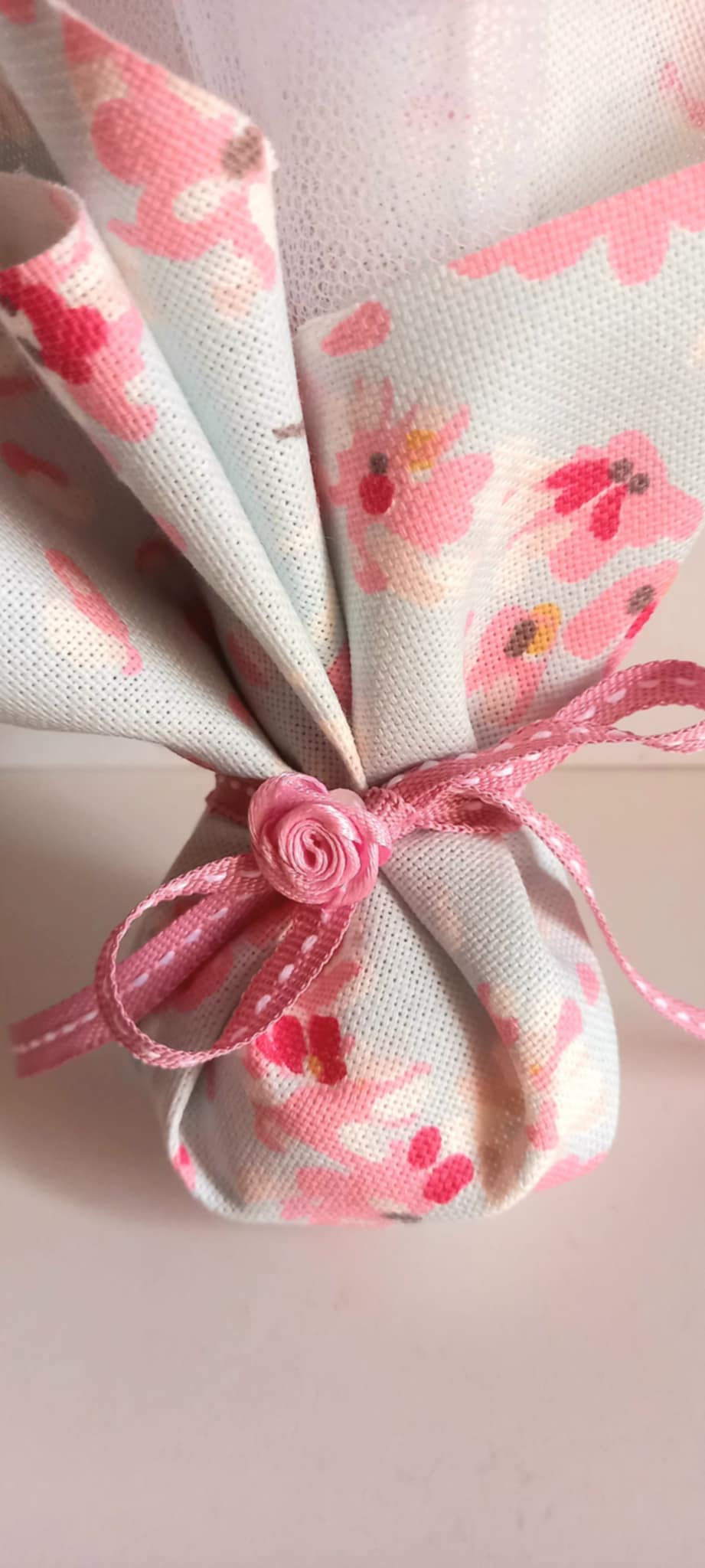 Μπομπονιέρα βάπτισης με φλοράλ μοτίβο