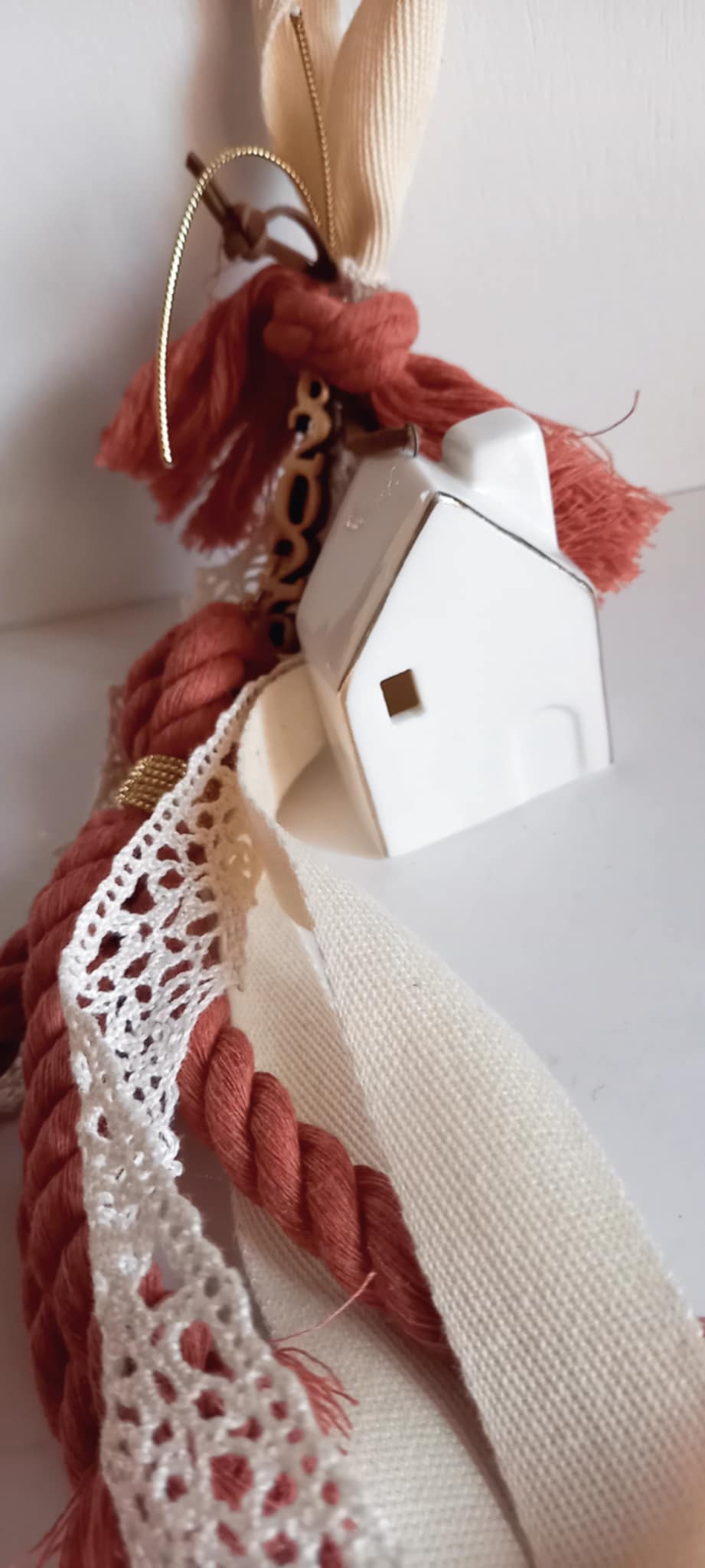 Γούρι 2026 με σπιτάκι από πορσελάνη