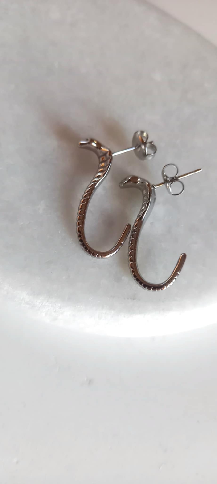 Σκουλαρίκια από ατσάλι με σχέδιο φίδι