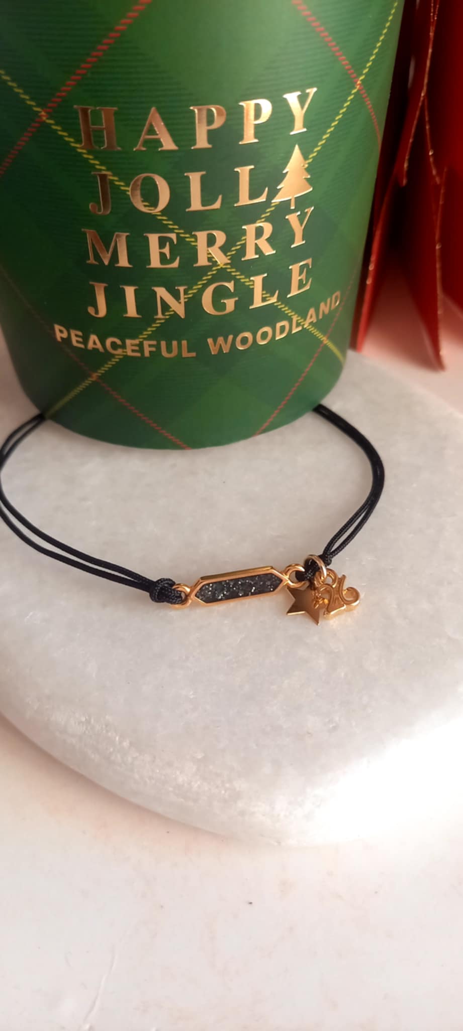 Βραχιόλι - γούρι με επιχρυσωμένα στοιχεία