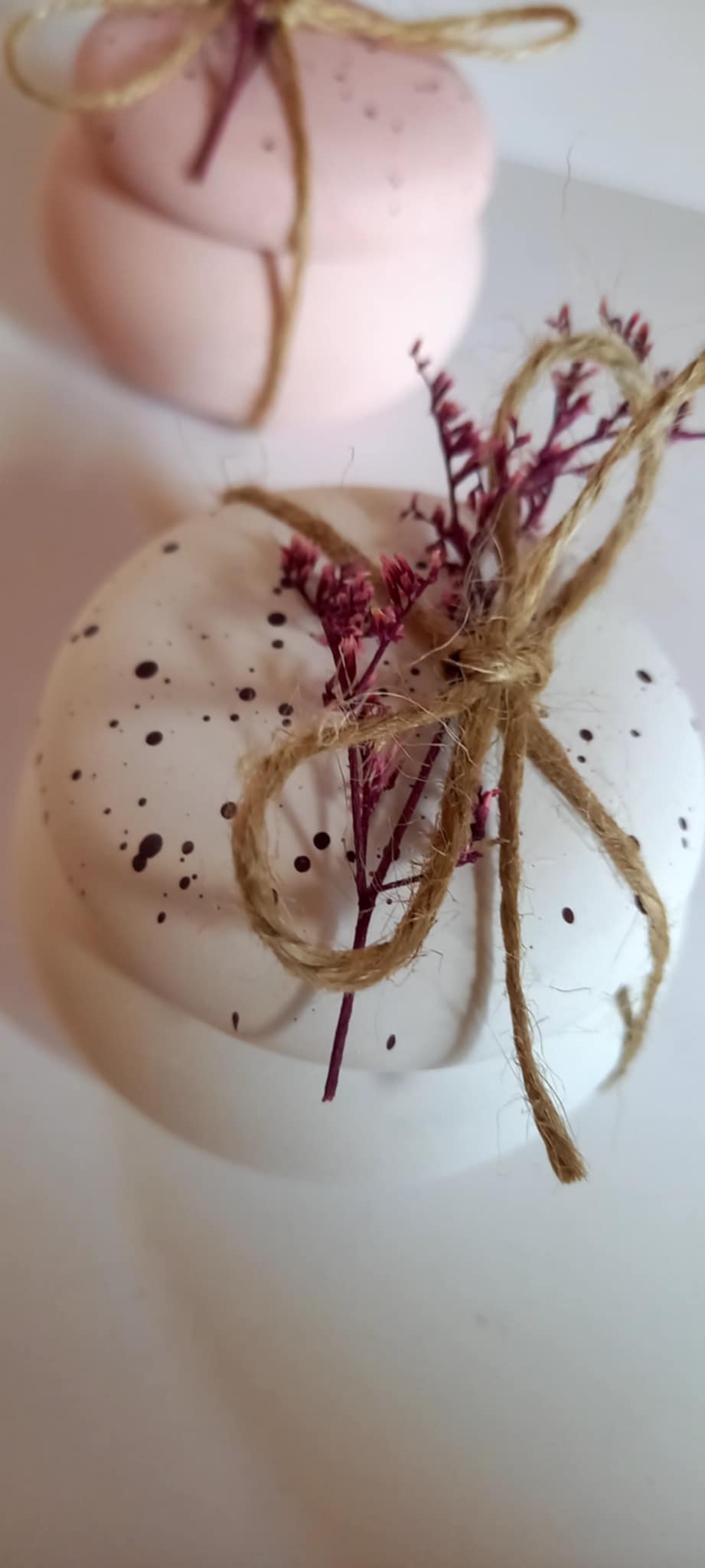 Μπομπονιέρα γάμου - βάπτισης κεραμκή μπιζουτιέρα με πιτσίλες