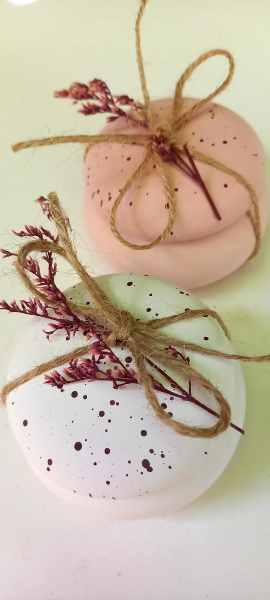 Μπομπονιέρα γάμου - βάπτισης κεραμκή μπιζουτιέρα με πιτσίλες