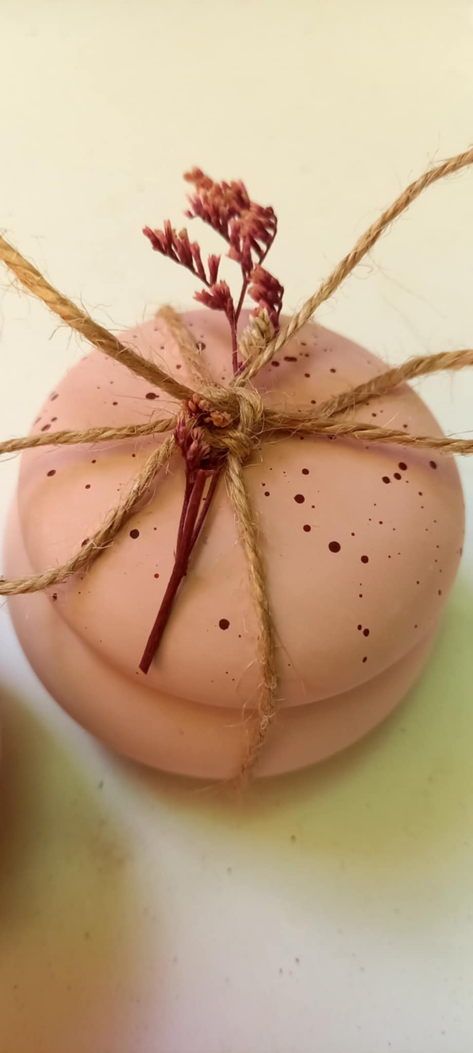 Μπομπονιέρα βάπτισης κεραμική μπιζουτιέρα με λουλούδι