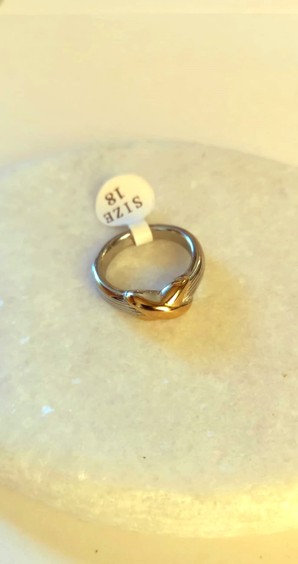 Ατσάλινο δαχτυλίδι σε χρυσό-ασημί