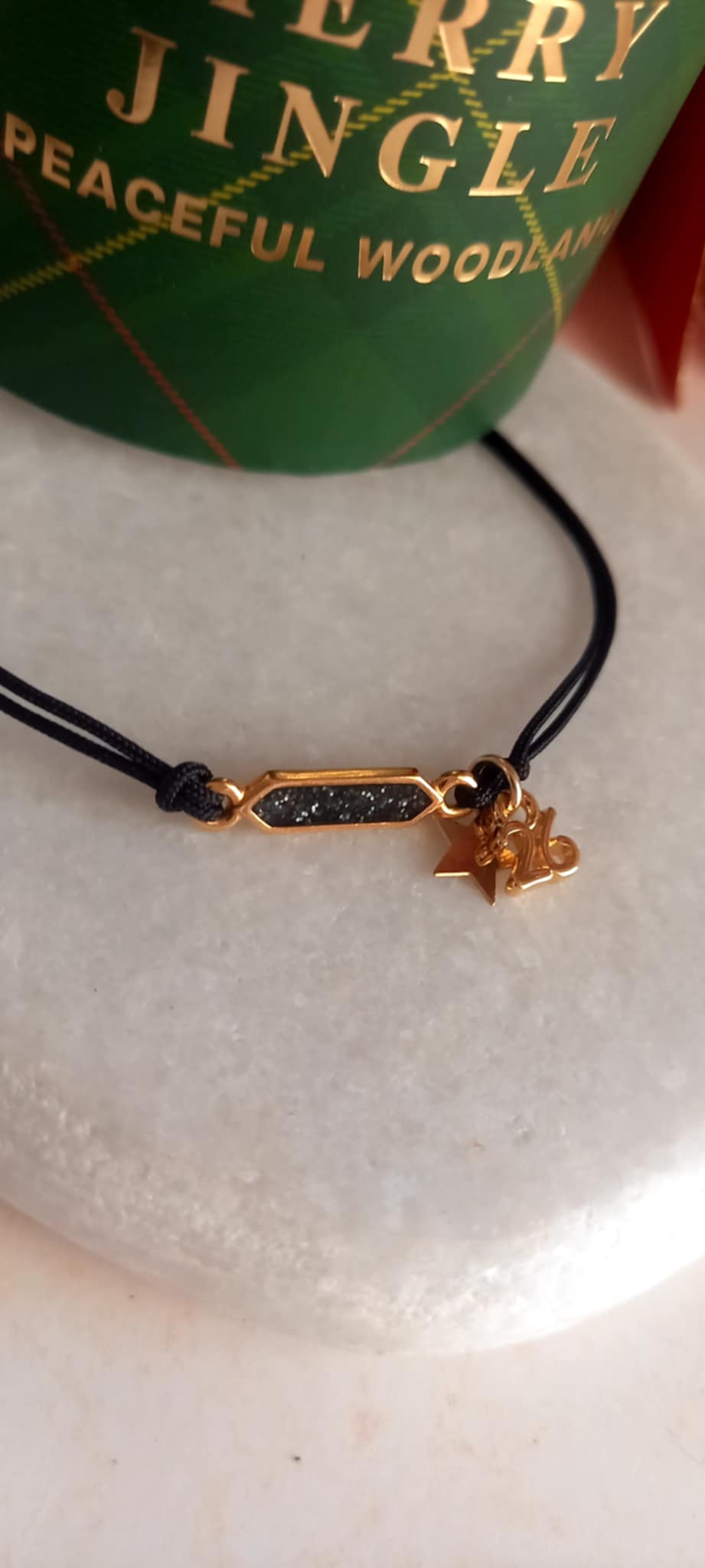 Βραχιόλι - γούρι με επιχρυσωμένα στοιχεία