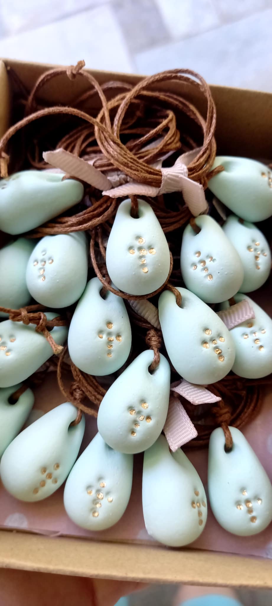 Μαρτυρικά βάπτισης για το λαιμό με υφή πορσελάνης