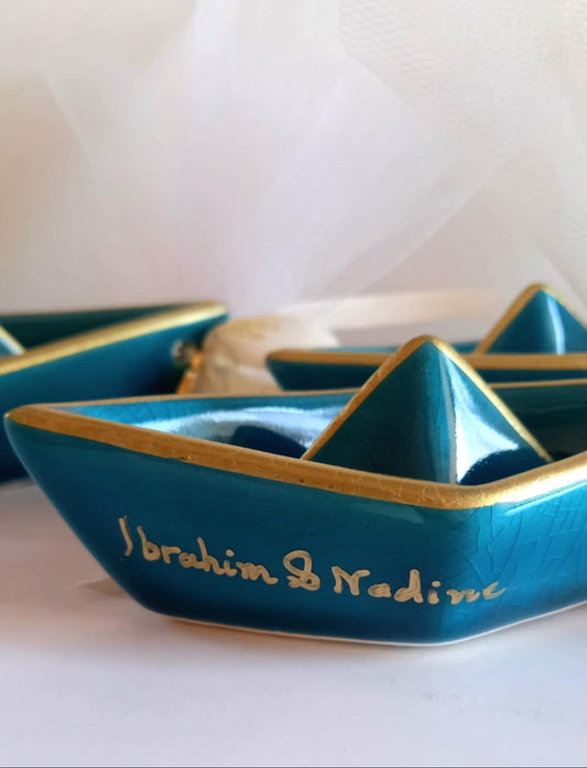 Μπομπονιέρα γάμου κεραμικό καράβι με κωνσταντινάτο φλουρί