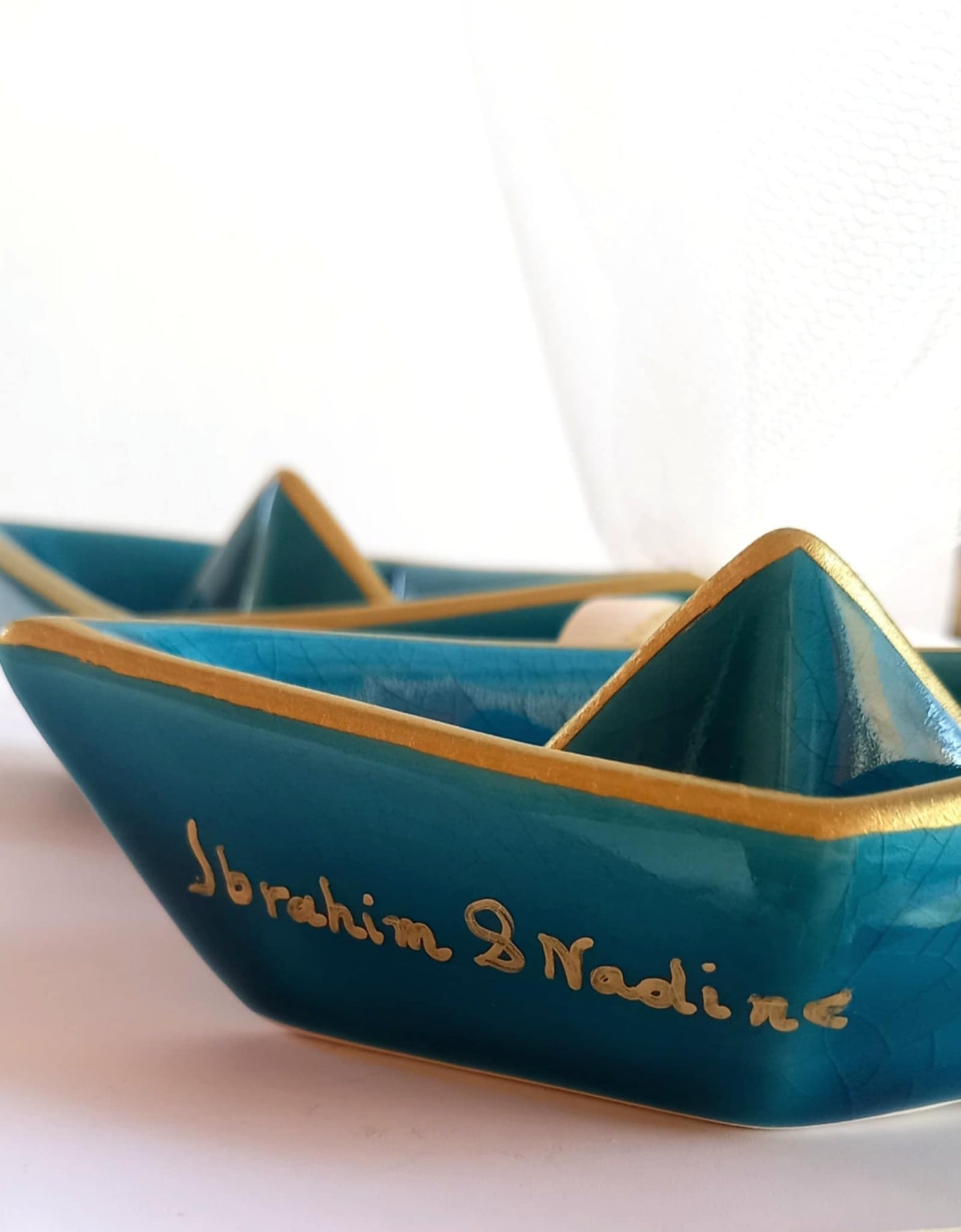 Μπομπονιέρα γάμου κεραμικό καράβι με κωνσταντινάτο φλουρί