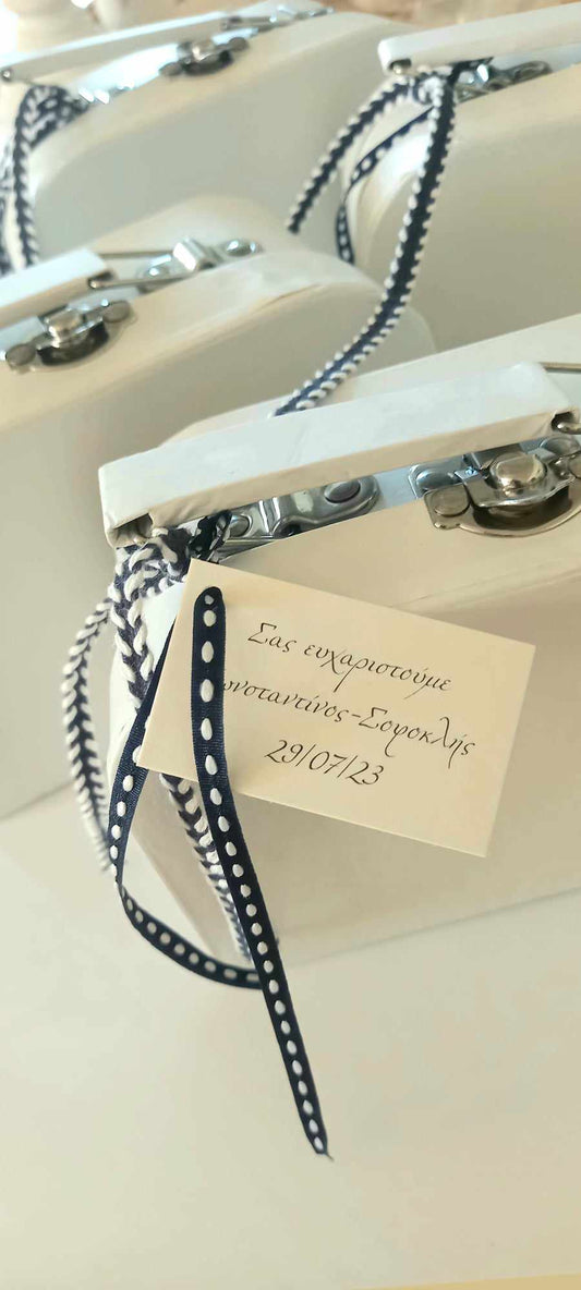 Παιδική μπομπονιέρα - βαλιτσάκι με γυάλινο σωλήνα και δραστηριότητες