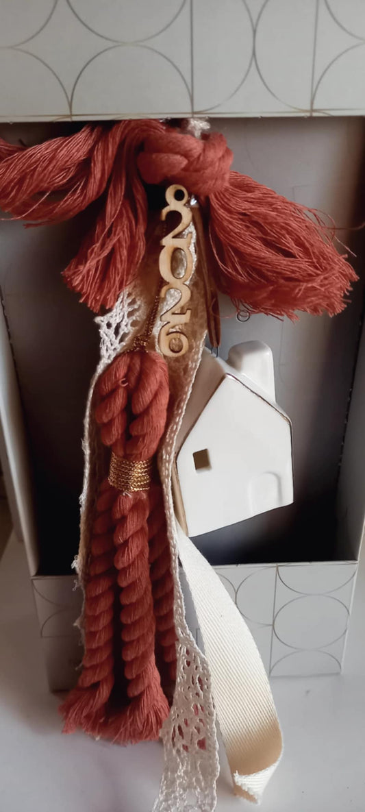 Γούρι 2026 με σπιτάκι από πορσελάνη